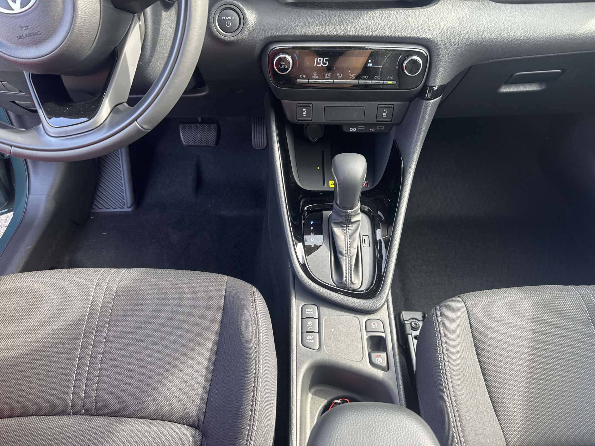 TOYOTA Yaris 1.5 Trend e-CVT Automat-image-11