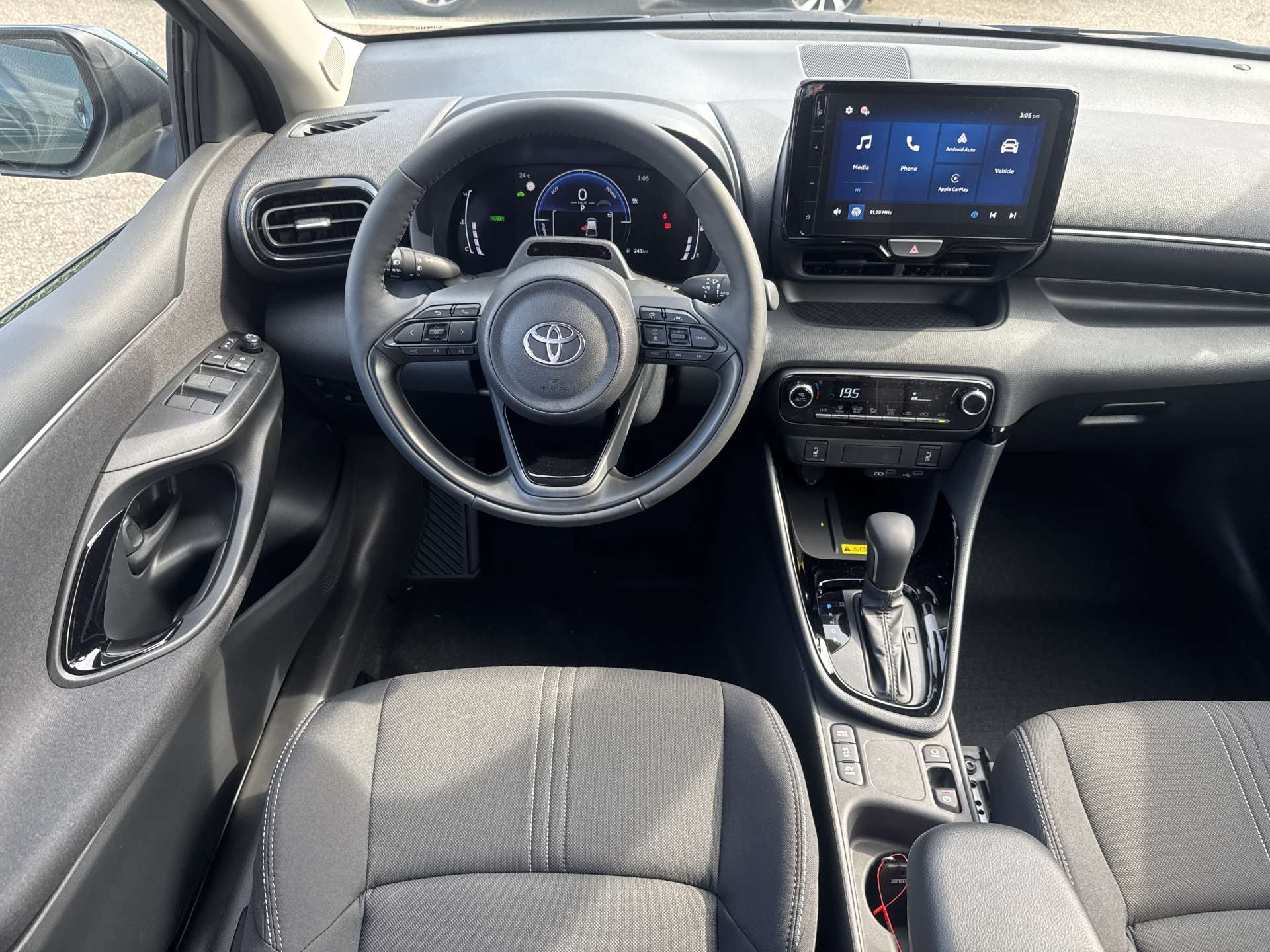 TOYOTA Yaris 1.5 Trend e-CVT Automat-image-4