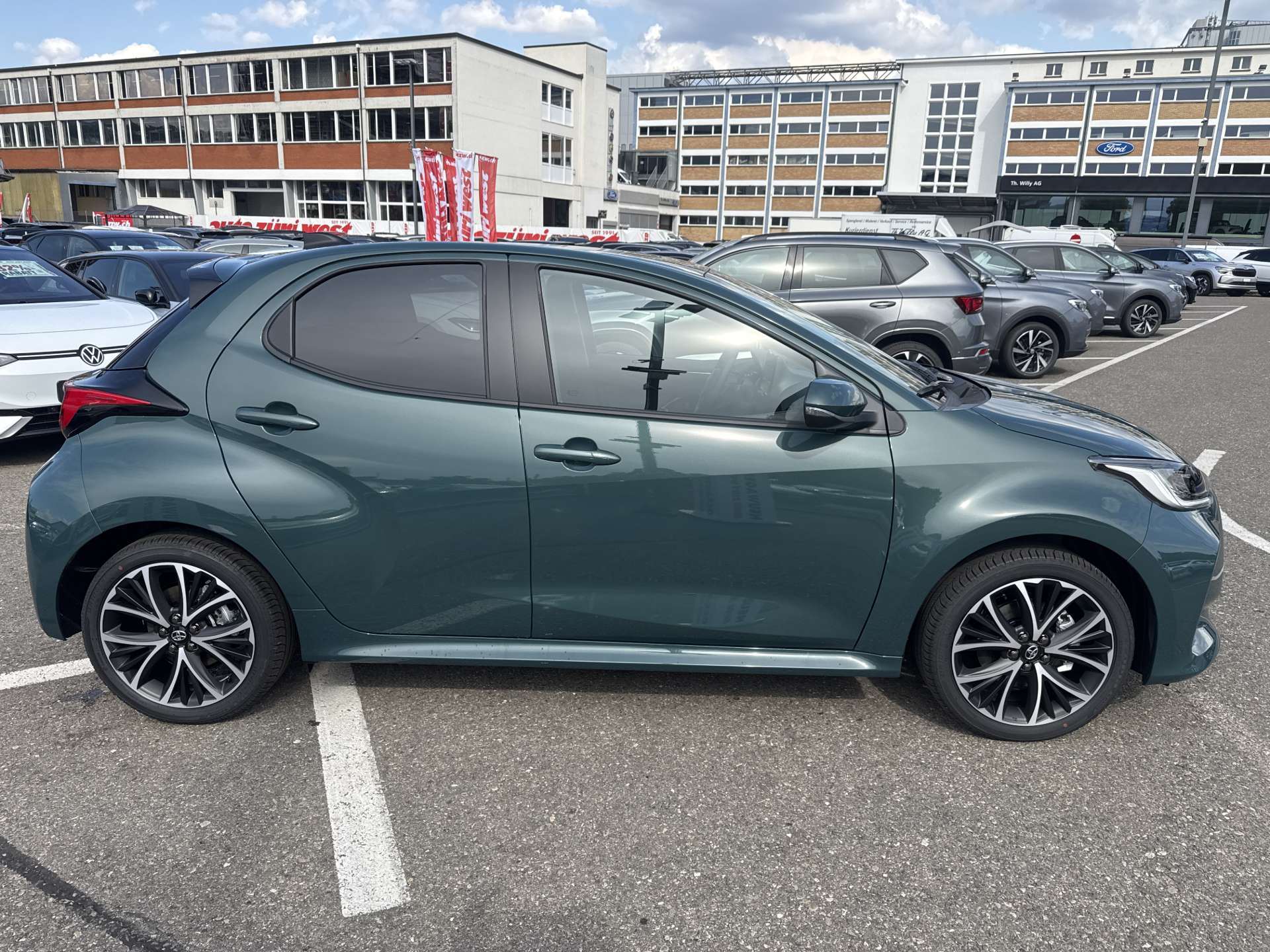 TOYOTA Yaris 1.5 Trend e-CVT Automat-image-10