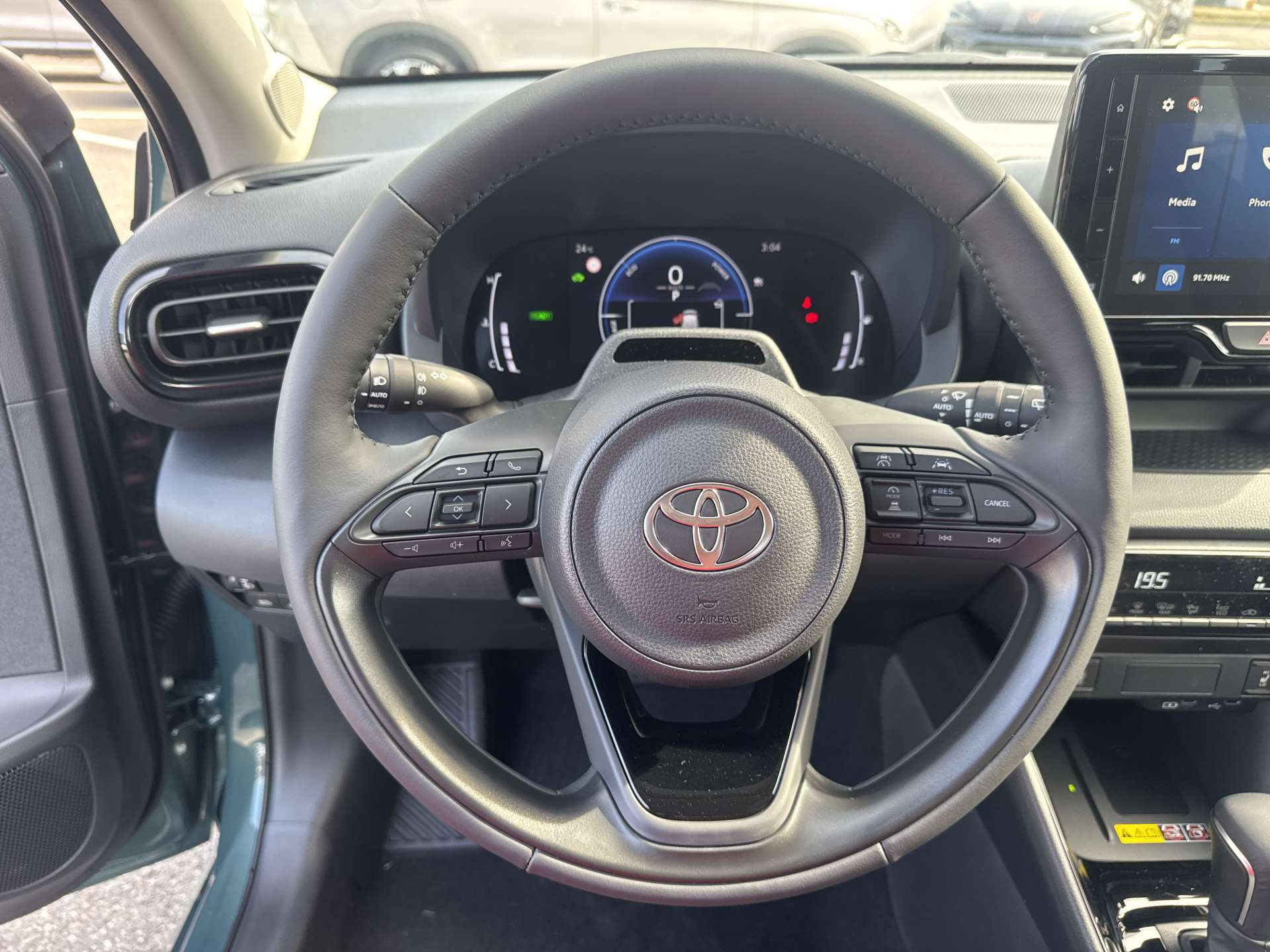TOYOTA Yaris 1.5 Trend e-CVT Automat-image-15