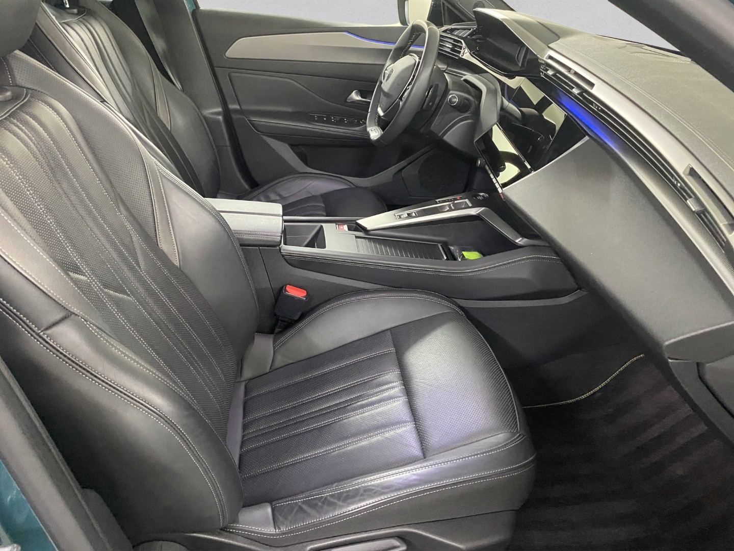 PEUGEOT 308 SW 1.2 Pure Tech GT Pack EAT8-image-16