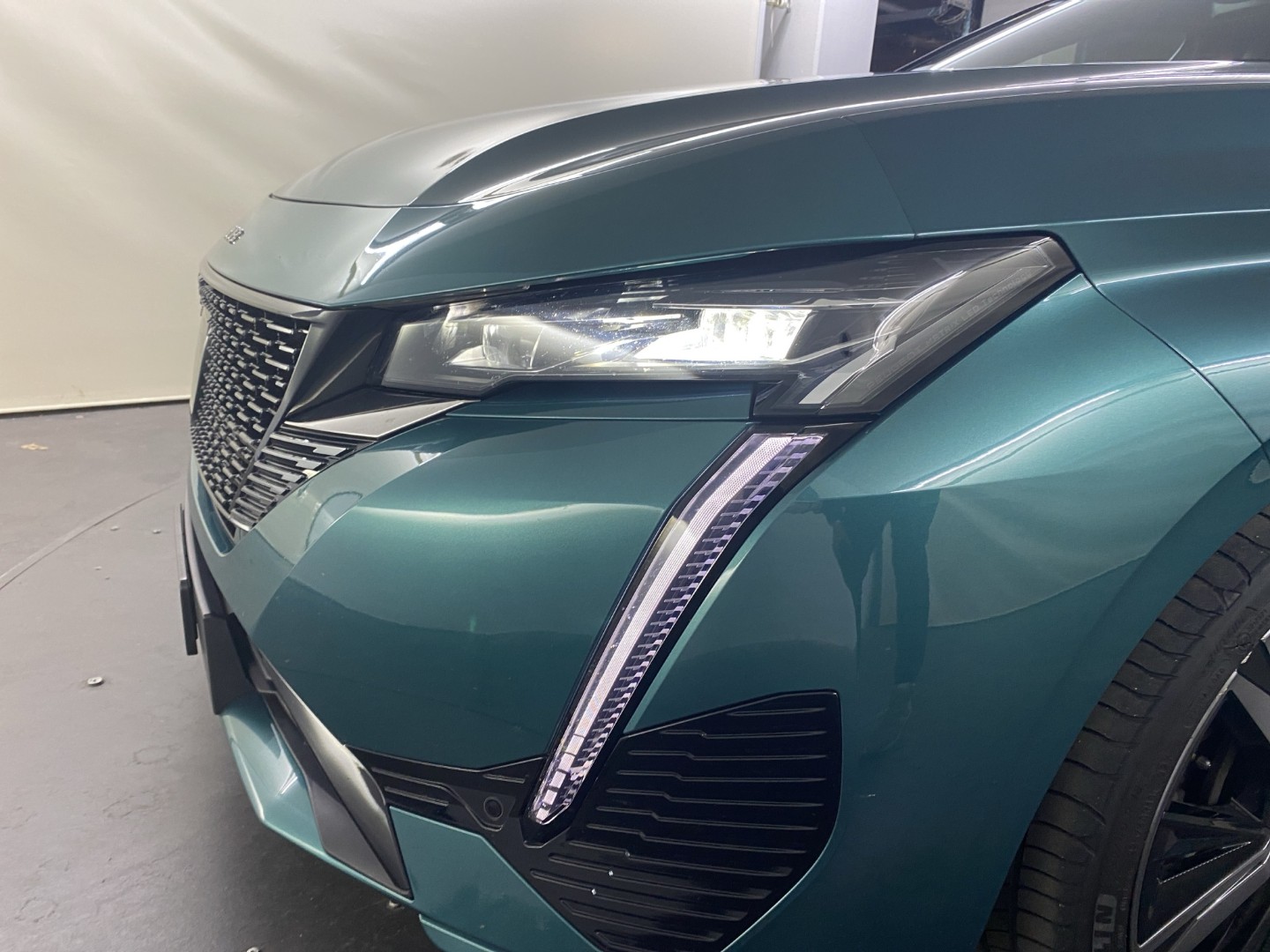 PEUGEOT 308 SW 1.2 Pure Tech GT Pack EAT8-image-24