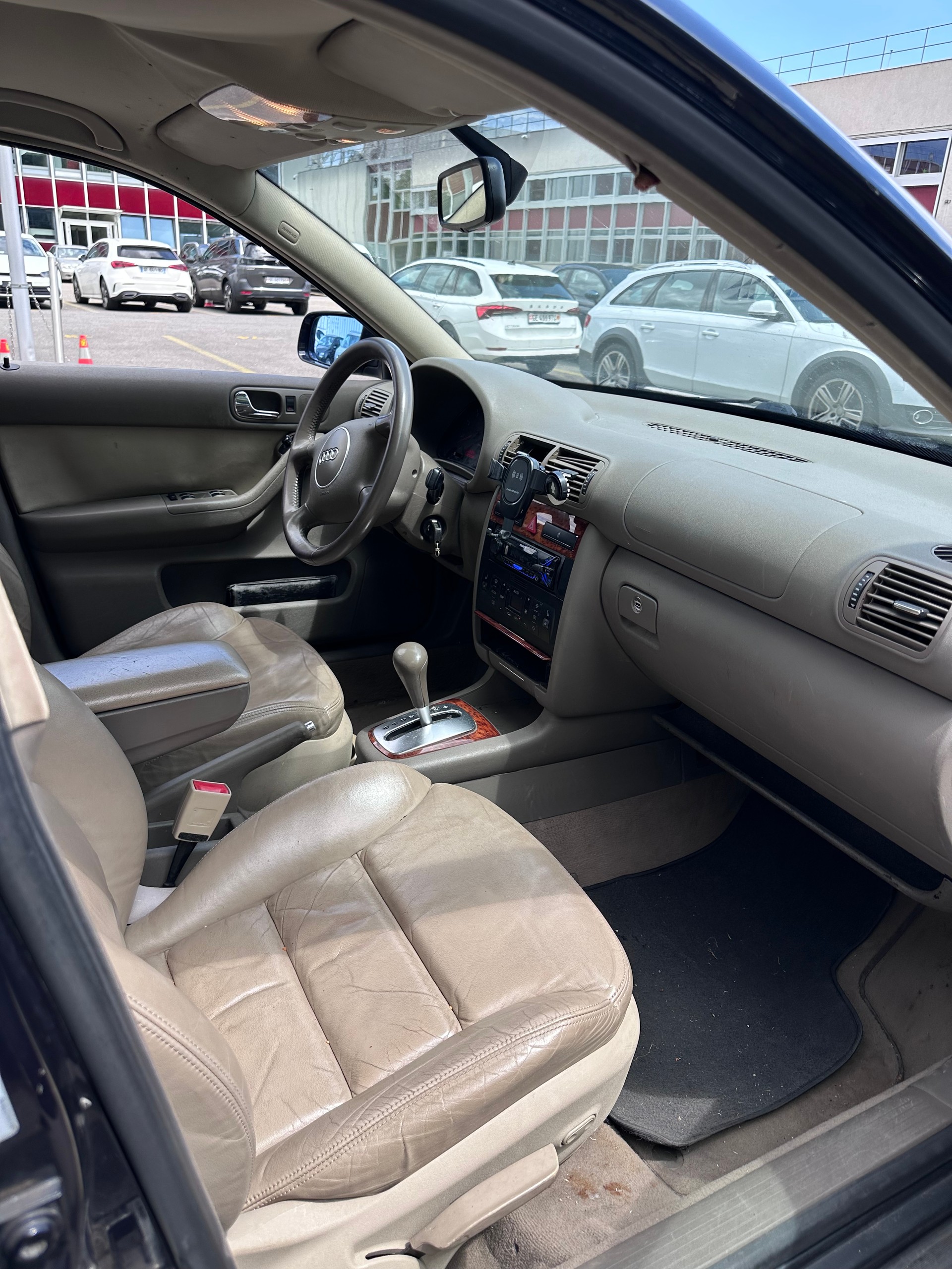 AUDI A3 1.8 T Attraction-image-7