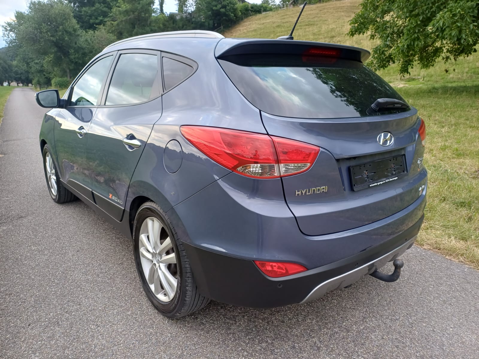 HYUNDAI iX 35 2.0 CRDi Premium 4WD Automatic-image-3