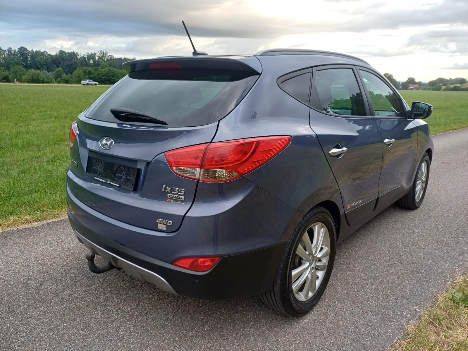HYUNDAI iX 35 2.0 CRDi Premium 4WD Automatic-image-2