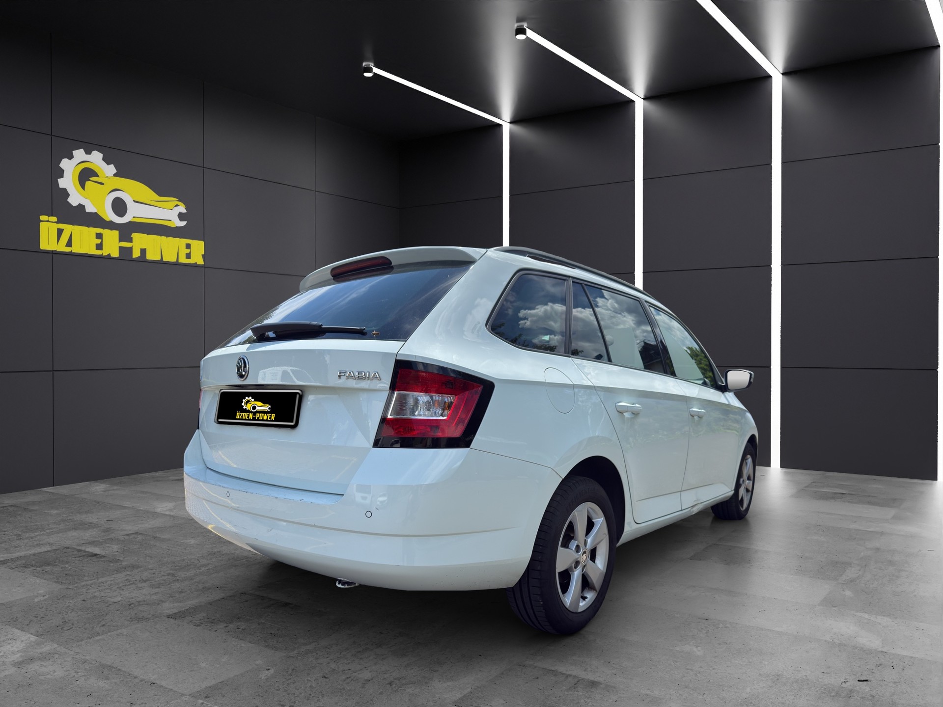 SKODA Fabia 1.2 TSI Ambition-image-4