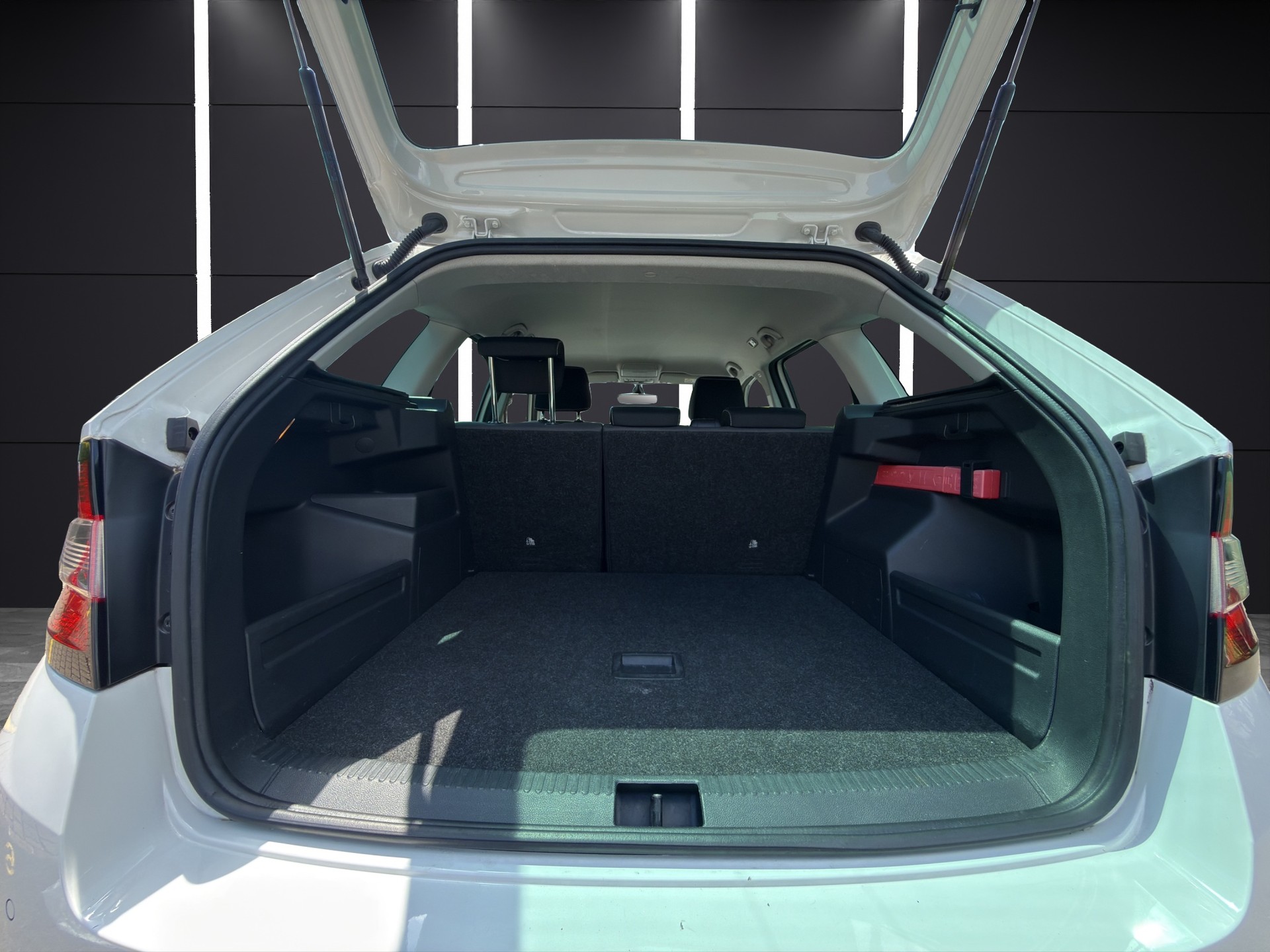 SKODA Fabia 1.2 TSI Ambition-image-8