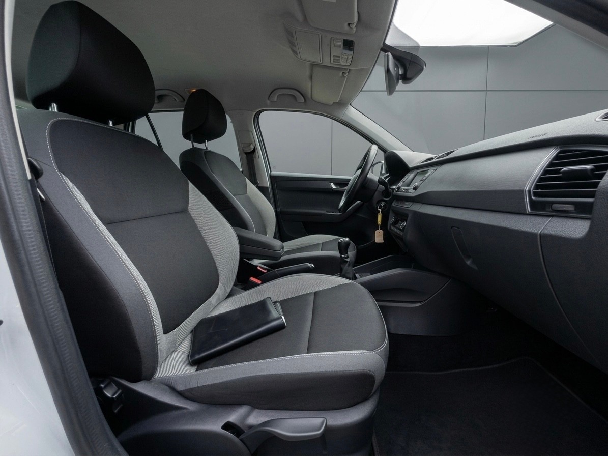 SKODA Fabia 1.2 TSI Ambition-image-12