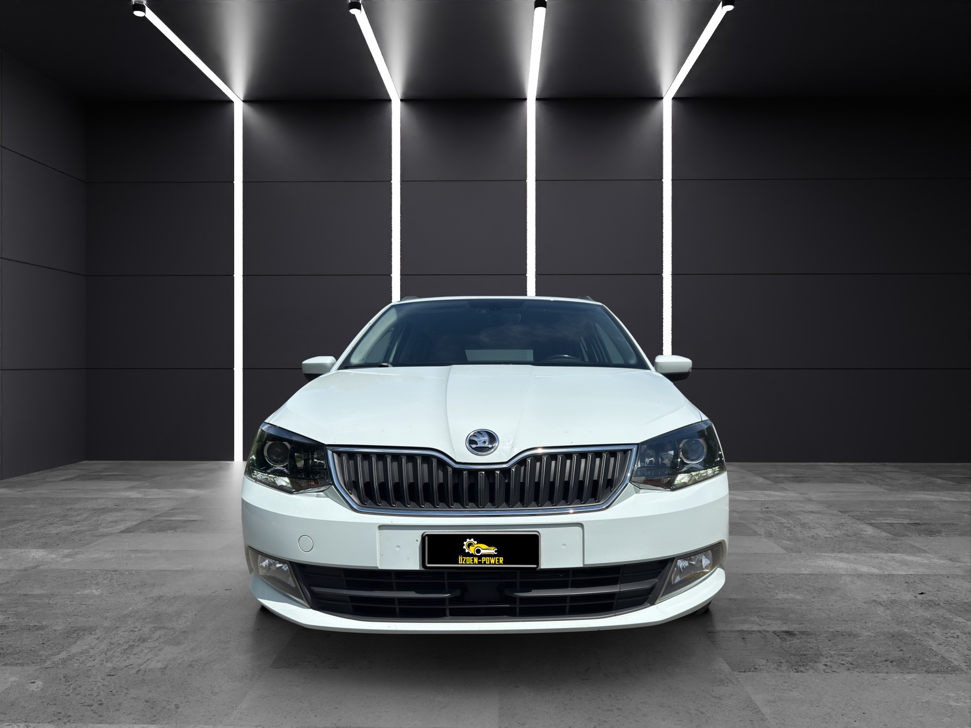 SKODA Fabia 1.2 TSI Ambition-showroom-element-1