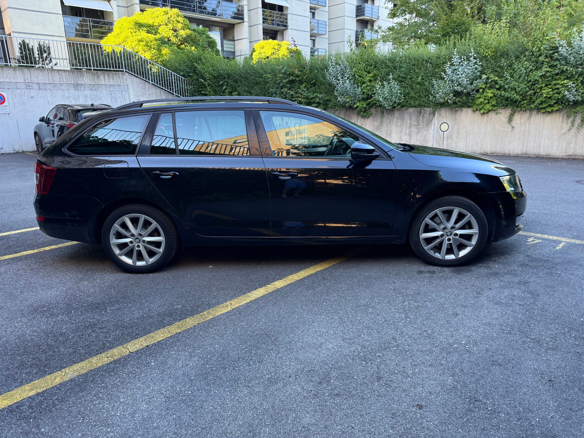 SKODA 1.8 TSI Swiss Joy DSG-image-3