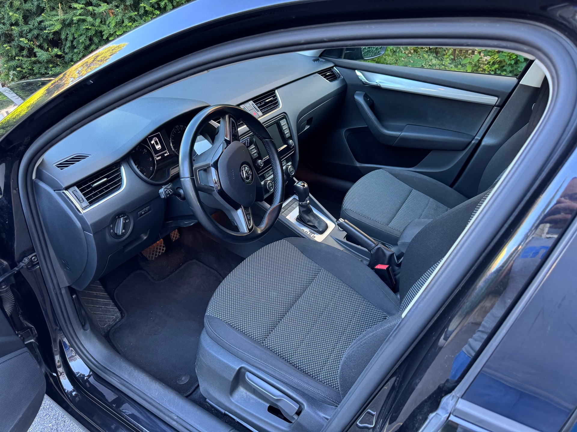 SKODA 1.8 TSI Swiss Joy DSG-image-8