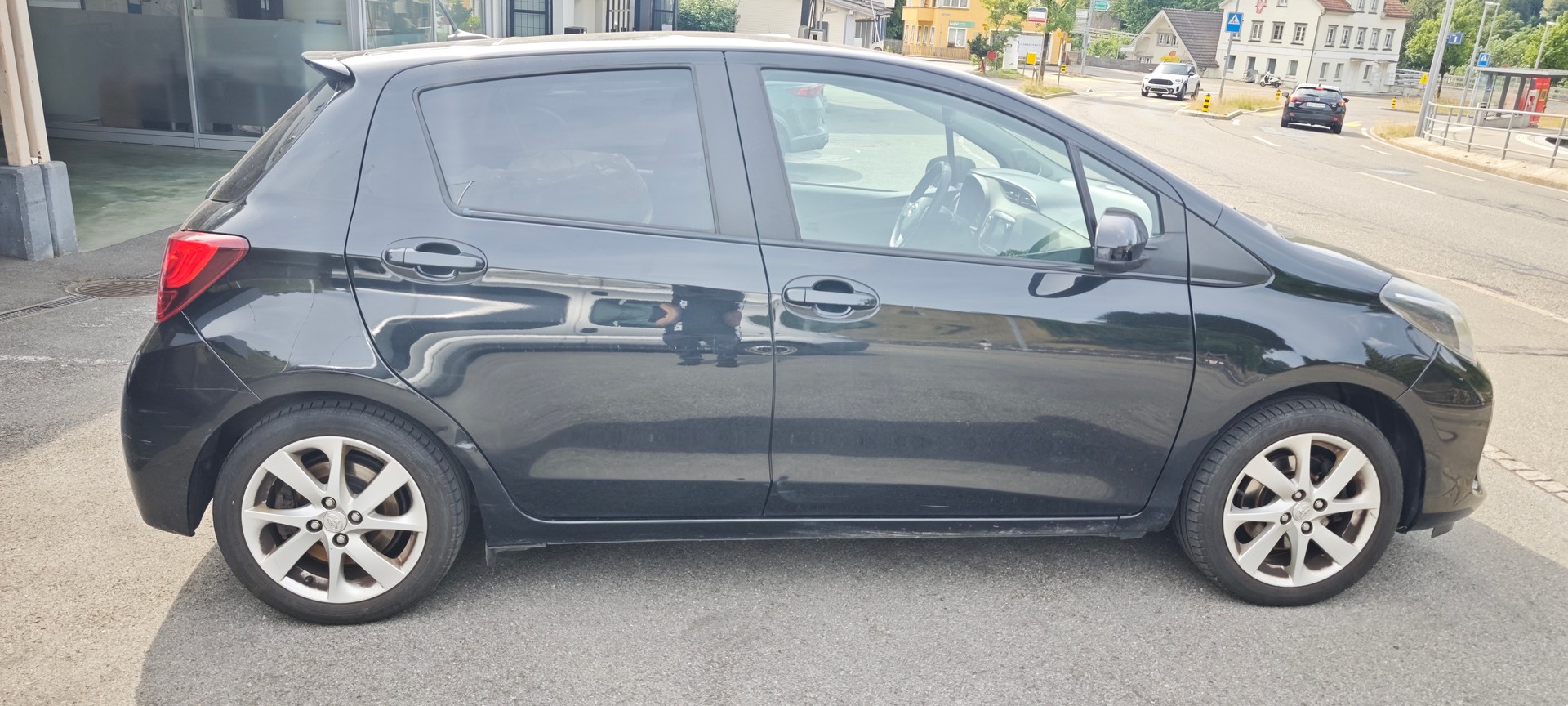 TOYOTA Yaris 1.5 VVT-i Hybrid Luna e-CVT-image-2