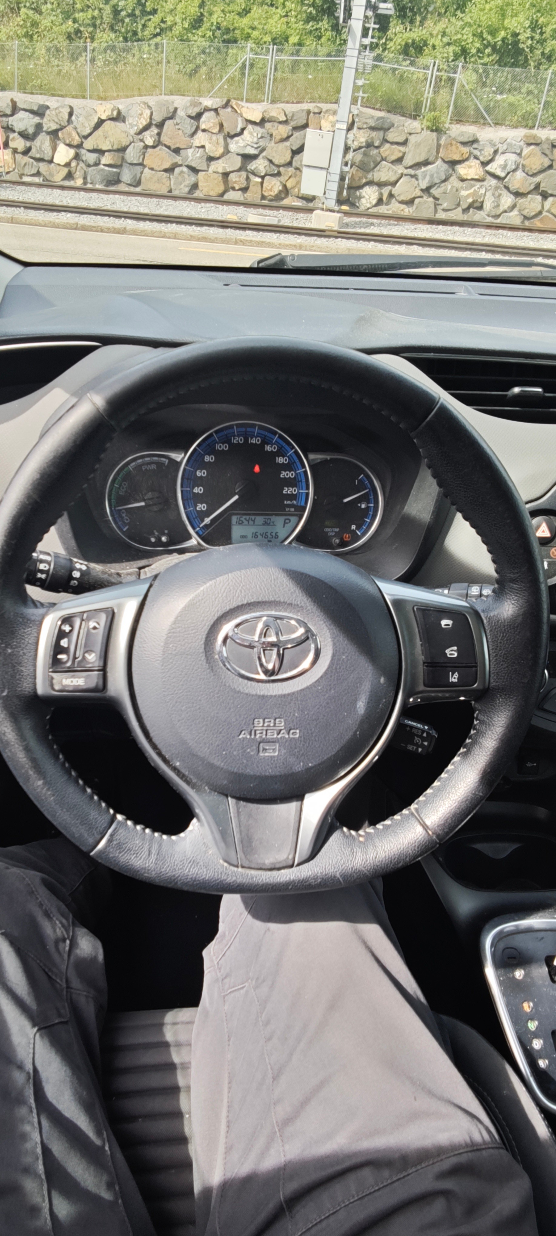 TOYOTA Yaris 1.5 VVT-i Hybrid Luna e-CVT-image-8