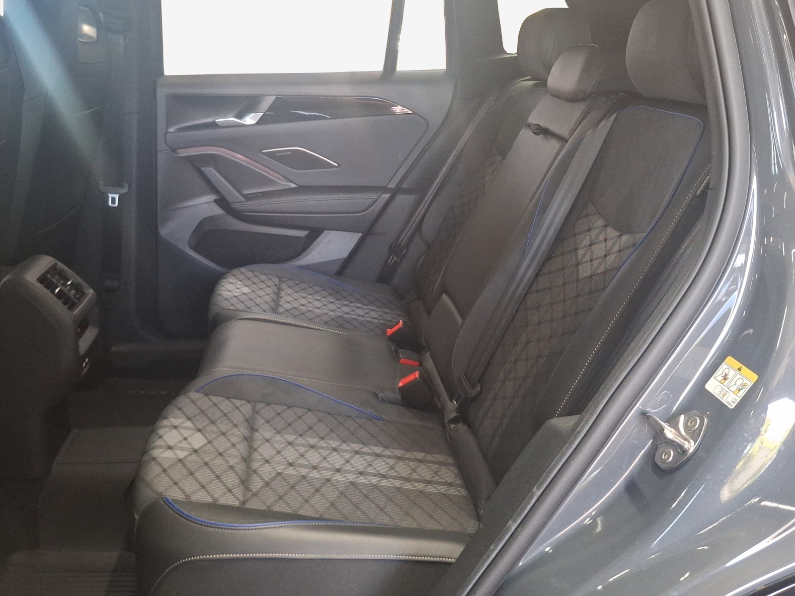 VW Tiguan 1.5 TSI evo2 mHEV R-Line DSG-image-11