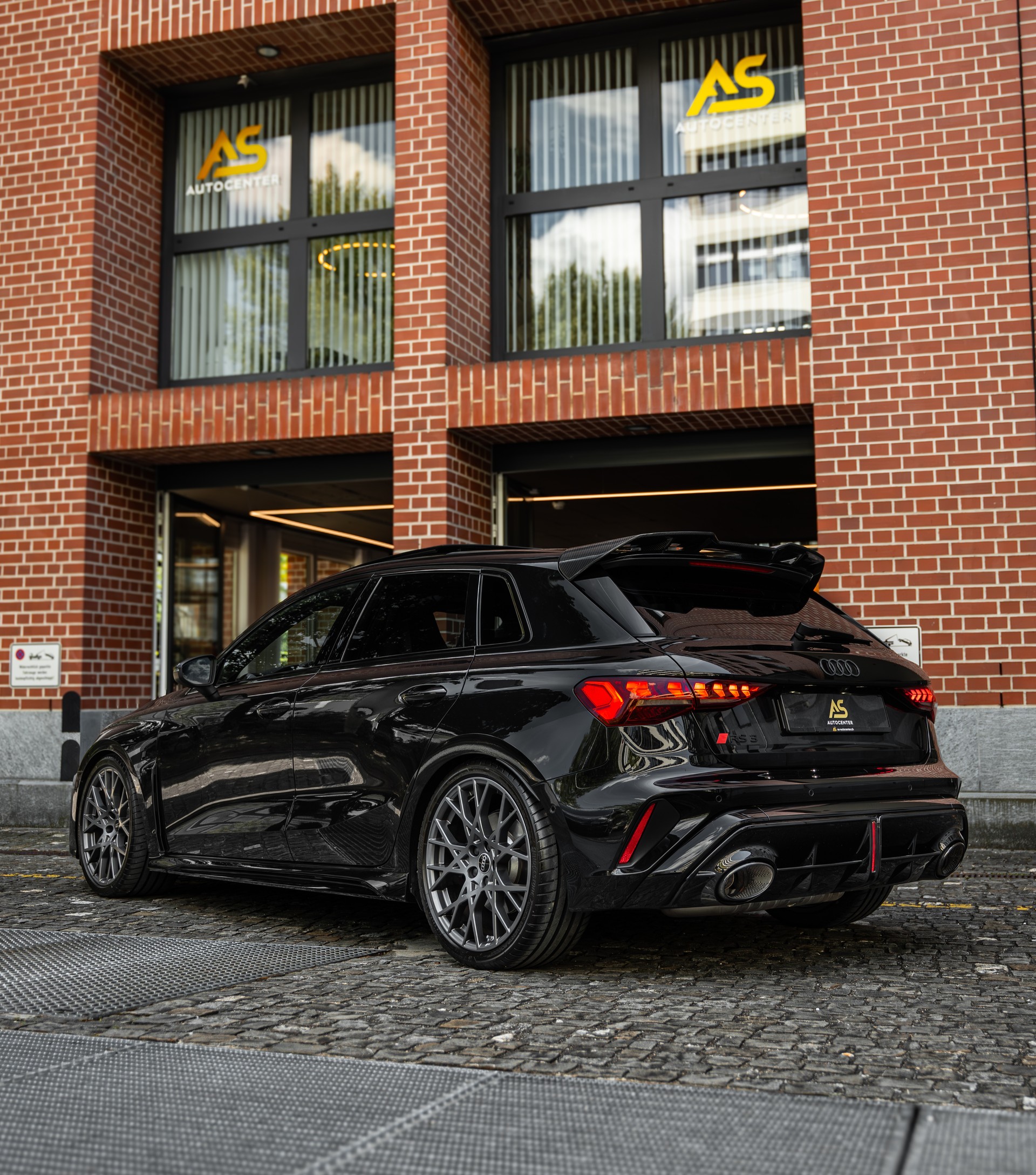 AUDI RS3 Sportback 2.5 TSI Facelift *BLACK* TRAUM | R8-SCHALENSITZE | PANORAMA | CARBON | 280 KMH