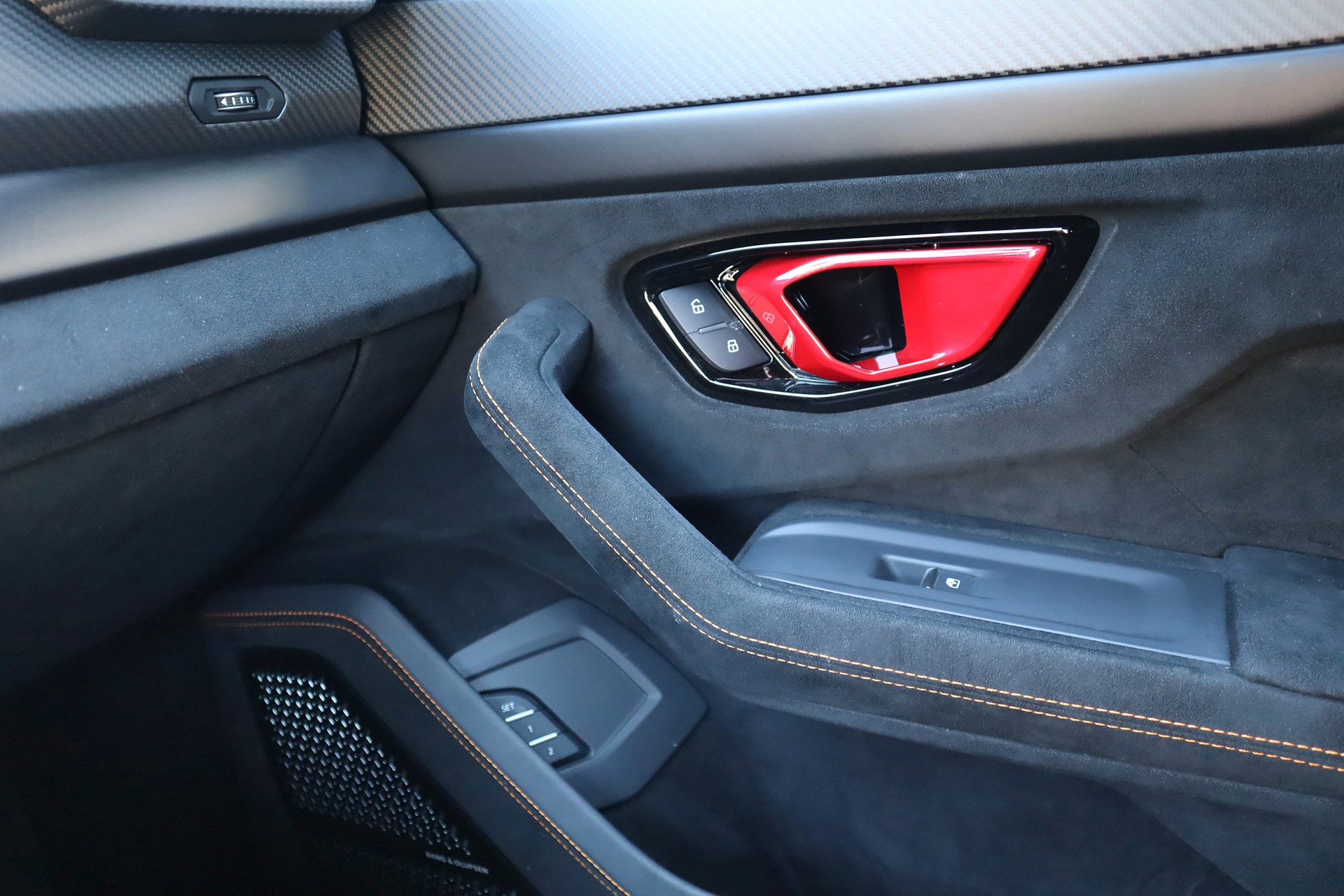 LAMBORGHINI Urus Performante-image-14