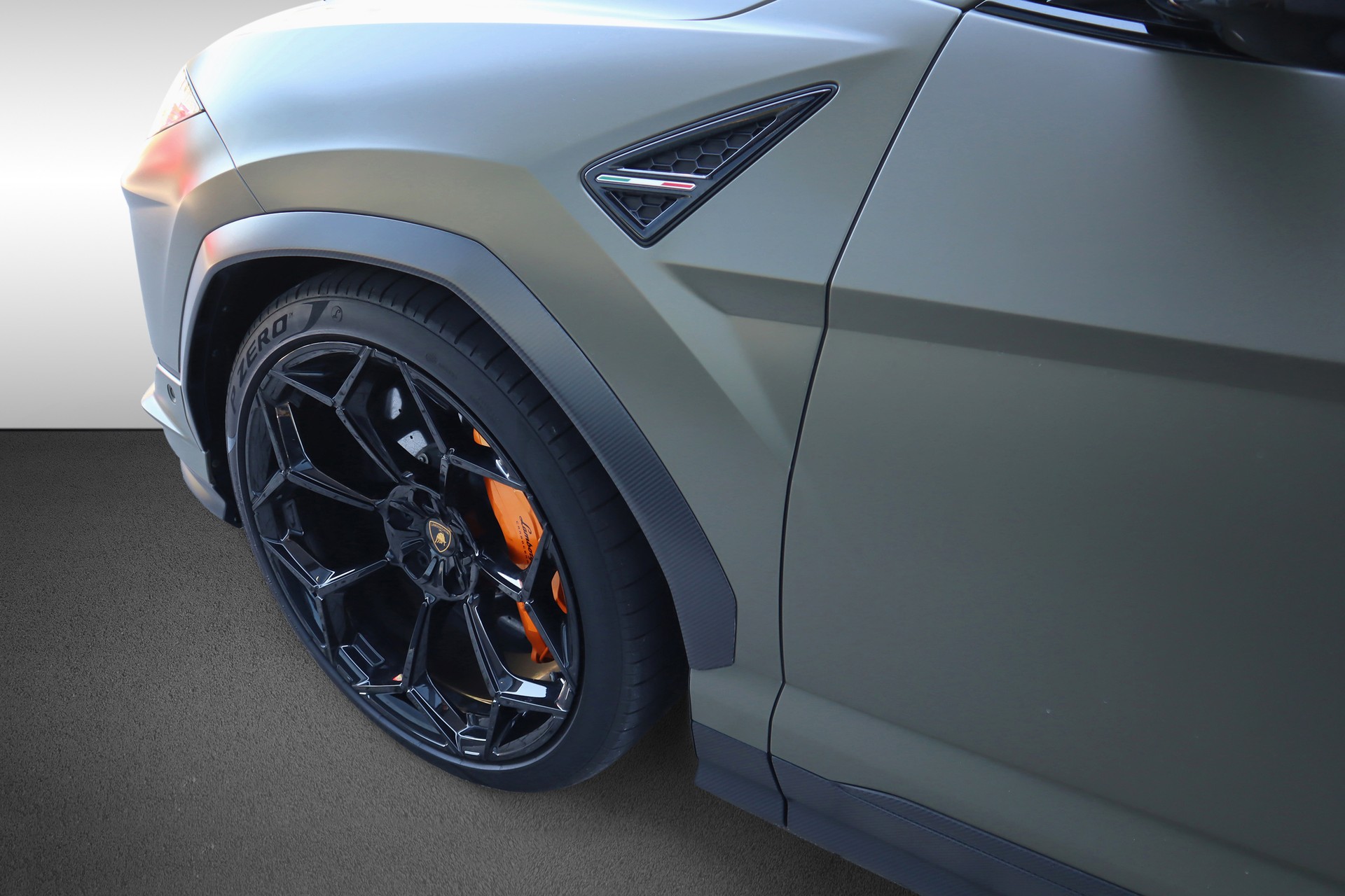 LAMBORGHINI Urus Performante-image-13