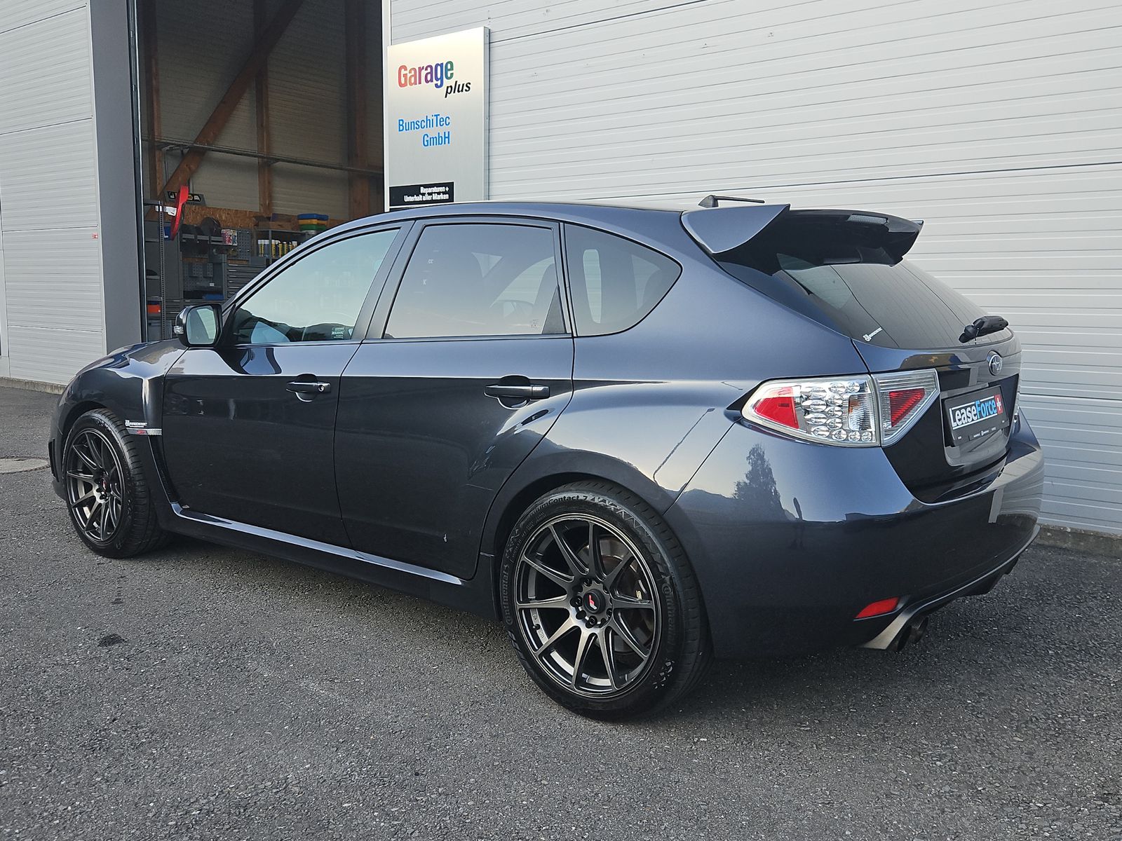 SUBARU WRX STI HB 2.5 T Sport-showroom-element-2