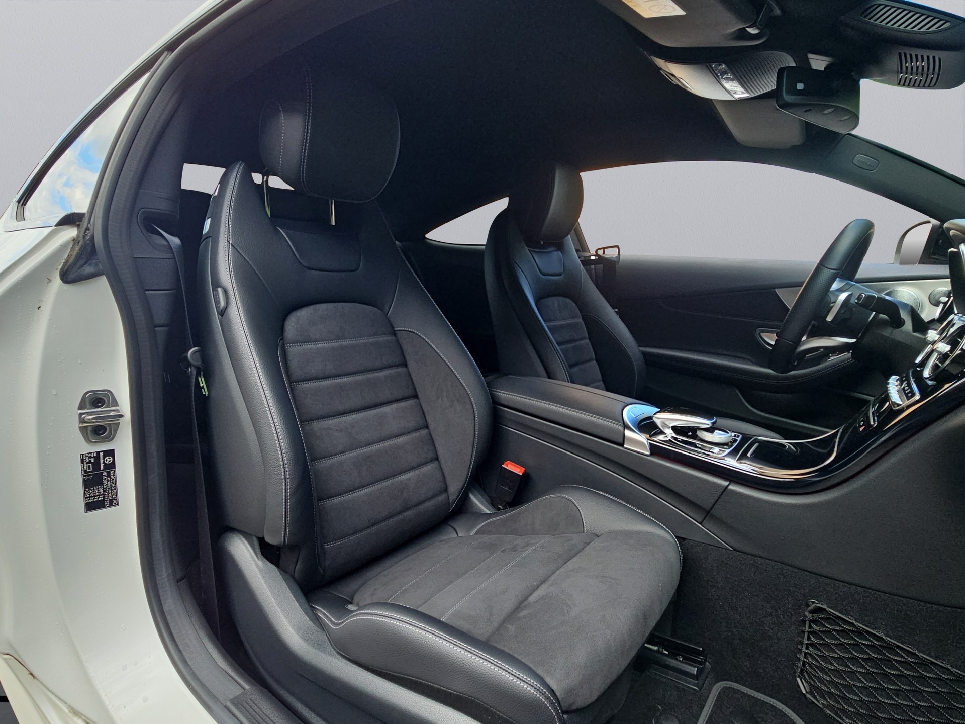 MERCEDES-BENZ C 200 Coupé AMG Line 9G-Tronic-image-10