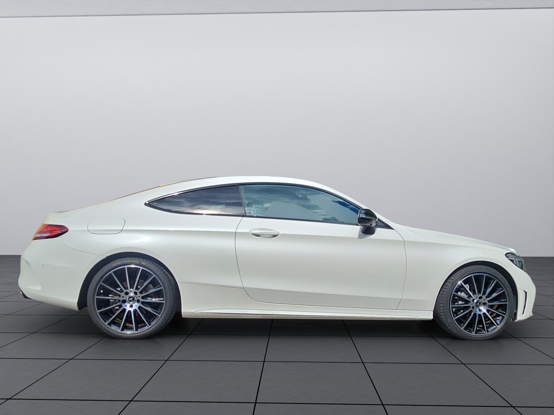 MERCEDES-BENZ C 200 Coupé AMG Line 9G-Tronic-image-4