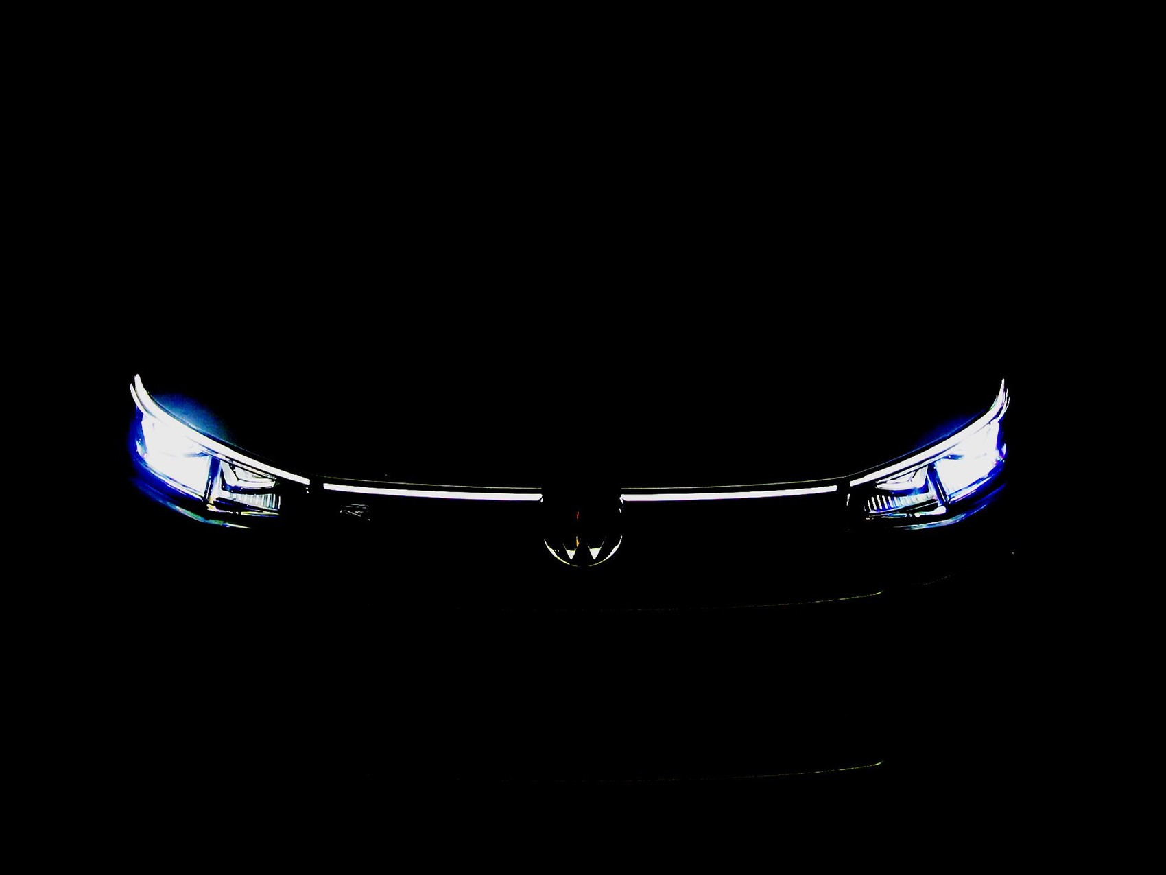 VW Passat Variant 2.0 TSI R-Line 4Motion DSG-image-8