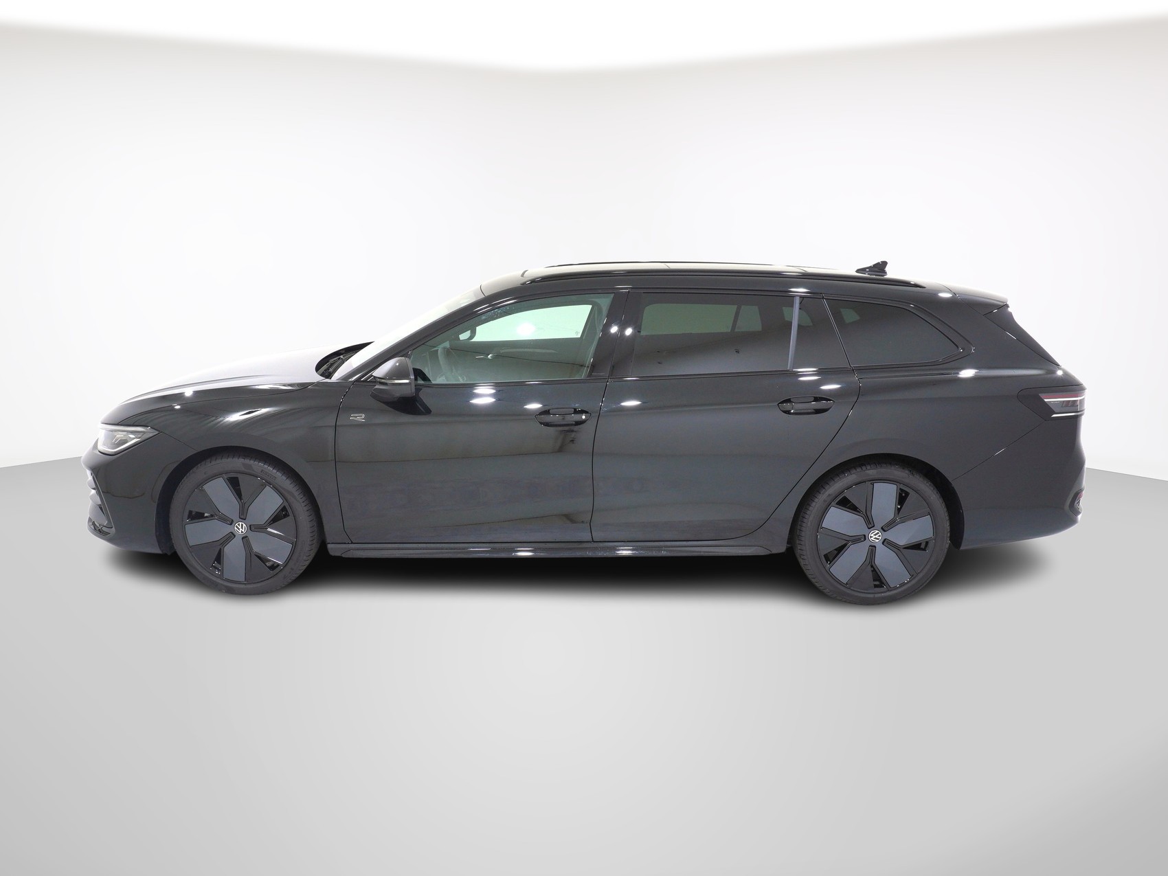 VW Passat Variant 2.0 TSI R-Line 4Motion DSG-image-1