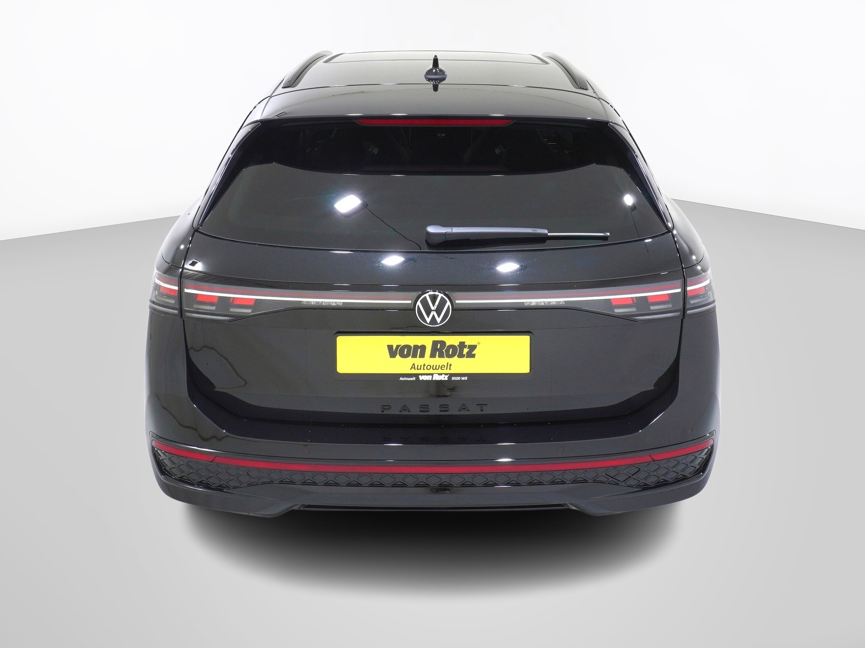 VW Passat Variant 2.0 TSI R-Line 4Motion DSG-image-2