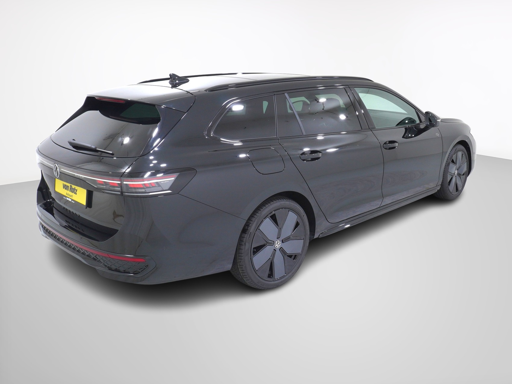 VW Passat Variant 2.0 TSI R-Line 4Motion DSG-image-5