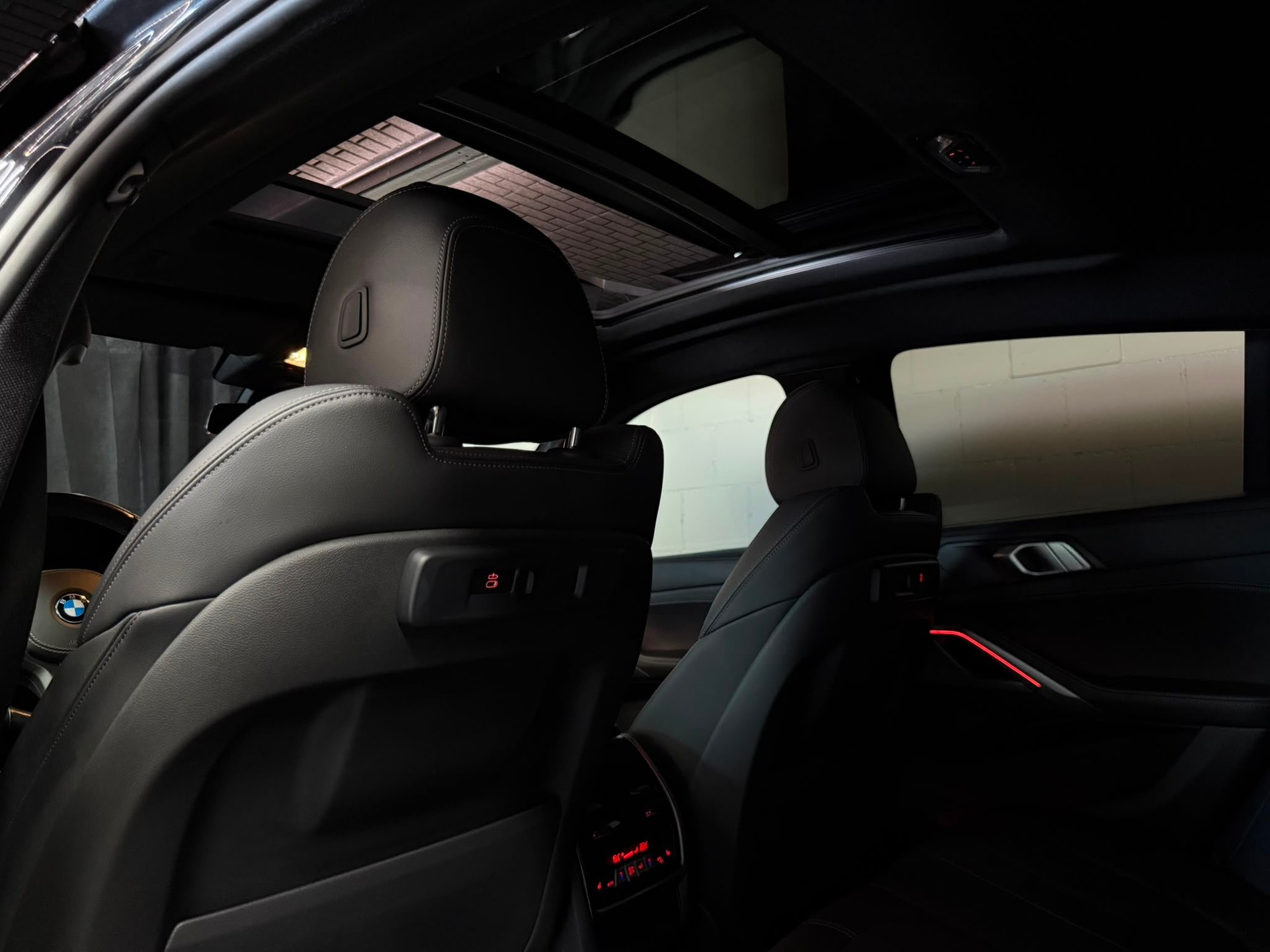 BMW X6 M50i Steptronic M Sport / Panoramadach / Laserlicht / Pack technology / M Chassis Adaptive etc..-image-14