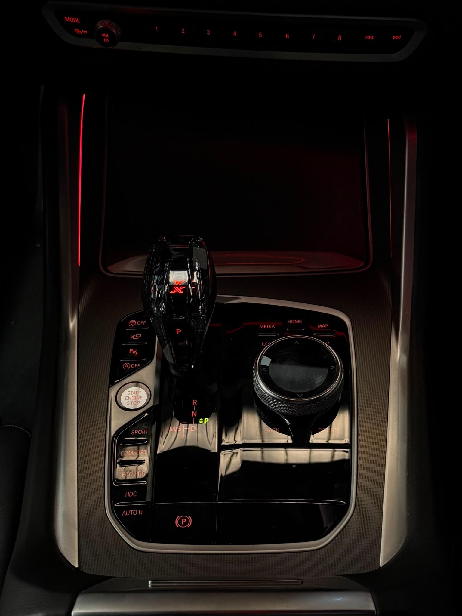 BMW X6 M50i Steptronic M Sport / Panoramadach / Laserlicht / Pack technology / M Chassis Adaptive etc..-image-19