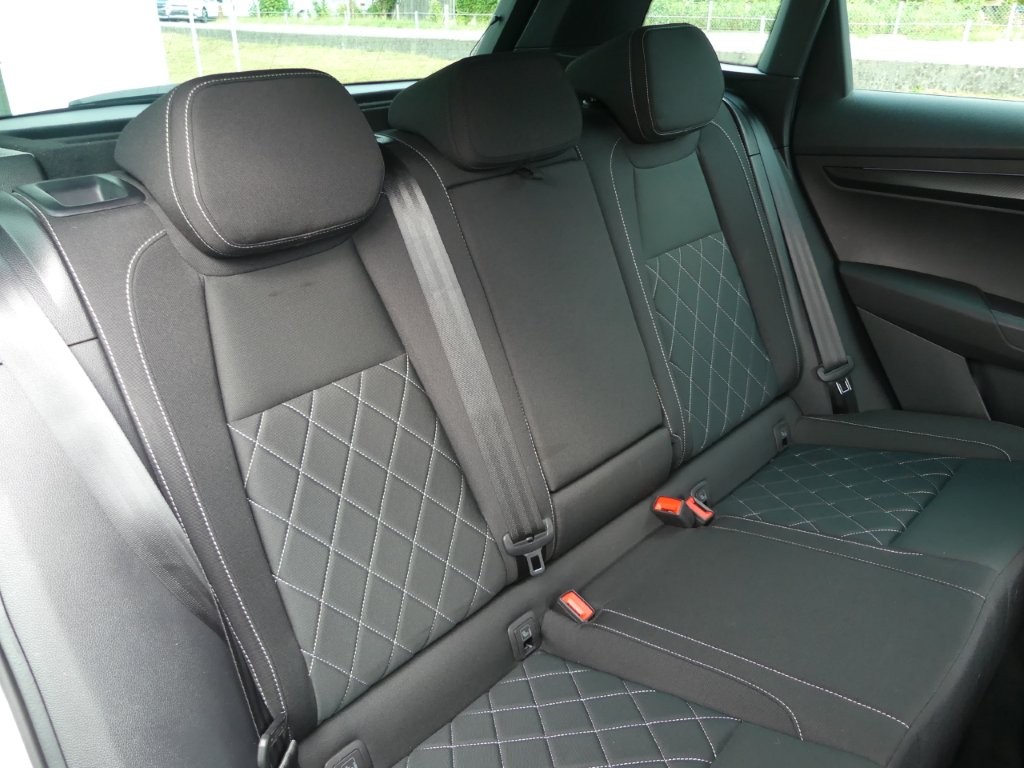 SKODA Karoq 2.0 TSI SportLine 4x4 DSG-image-12