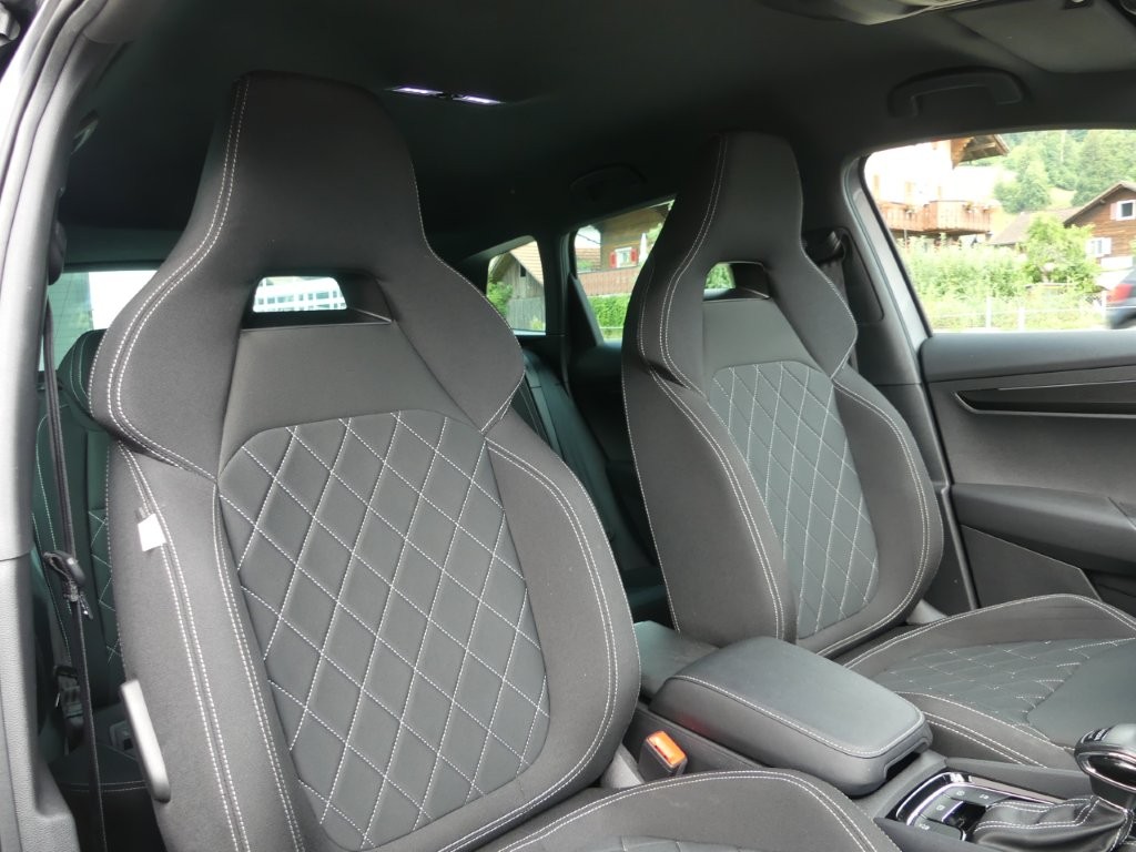 SKODA Karoq 2.0 TSI SportLine 4x4 DSG-image-10