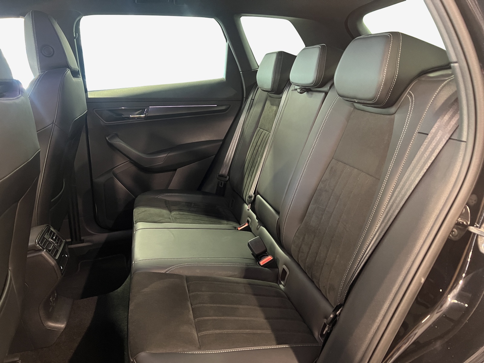 SKODA Karoq 2.0 TSI SportLine 4x4 DSG-image-11