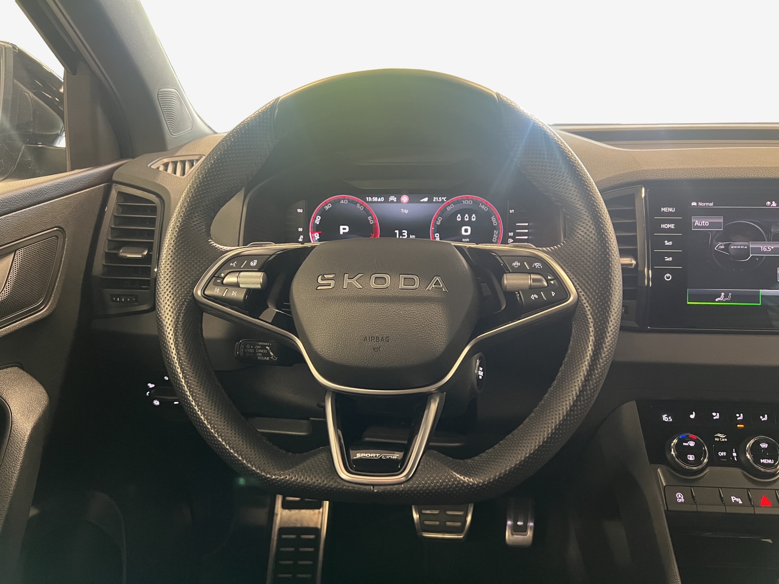 SKODA Karoq 2.0 TSI SportLine 4x4 DSG-image-9