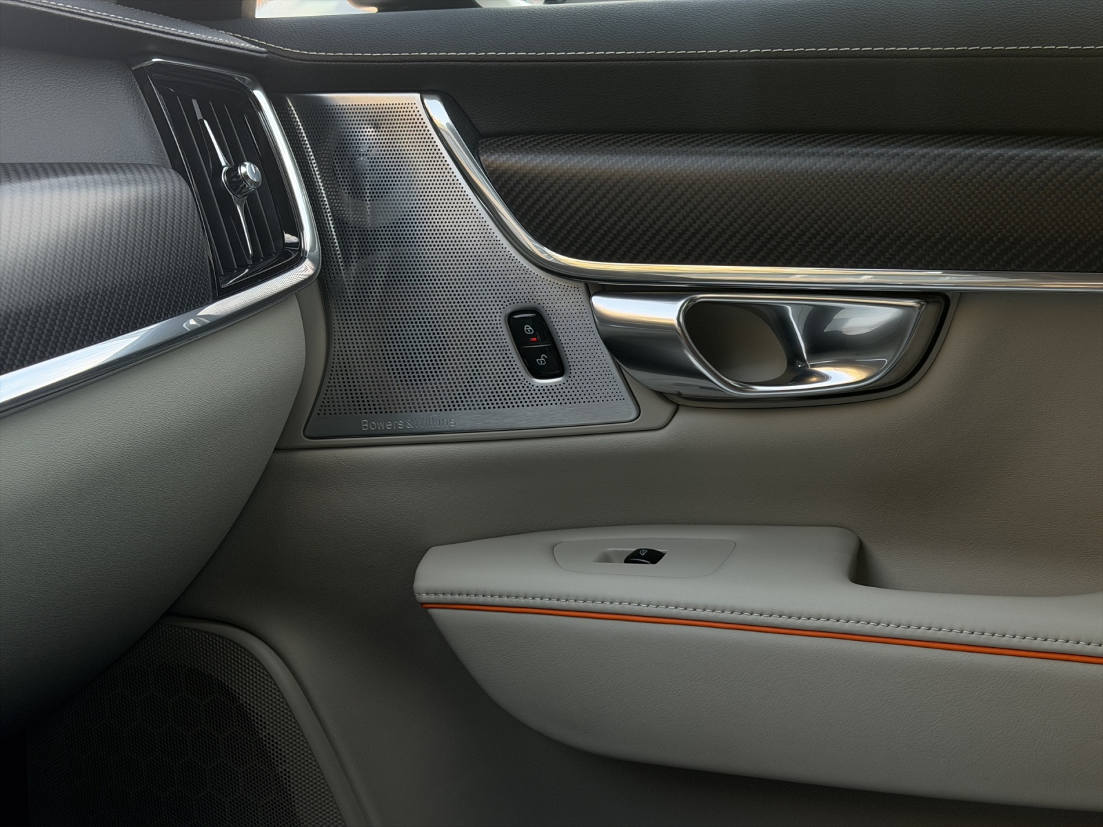VOLVO V90 Cross Country 2.0 D5 Ocean Race AWD-image-10