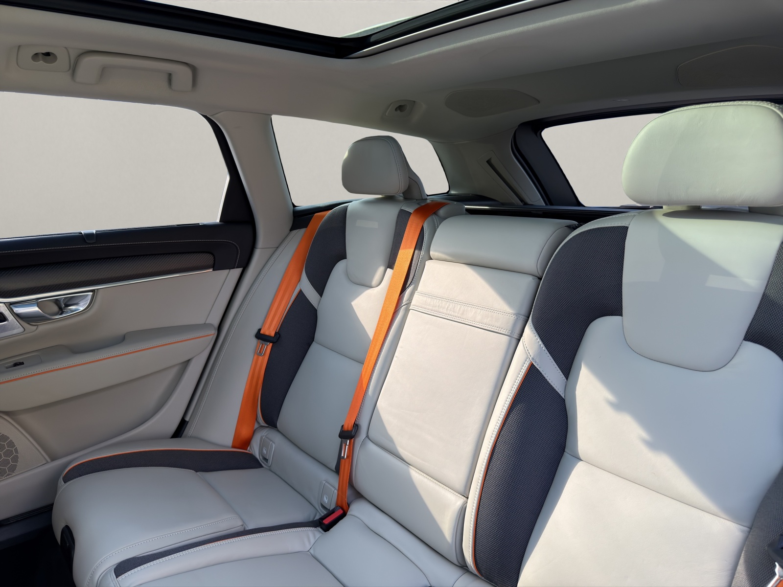 VOLVO V90 Cross Country 2.0 D5 Ocean Race AWD-image-12