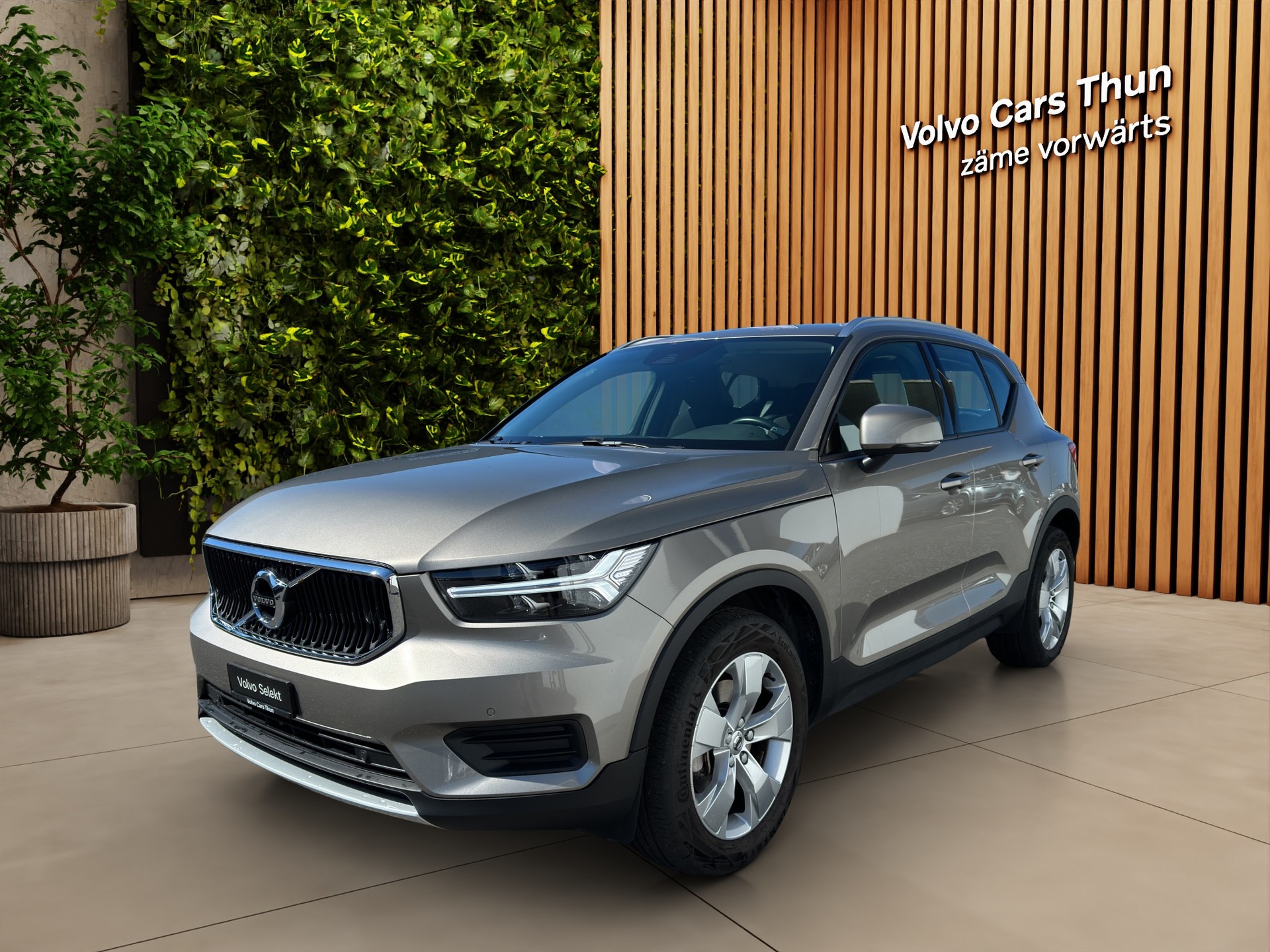 VOLVO XC40 2.0 T4 Momentum AWD-image-0