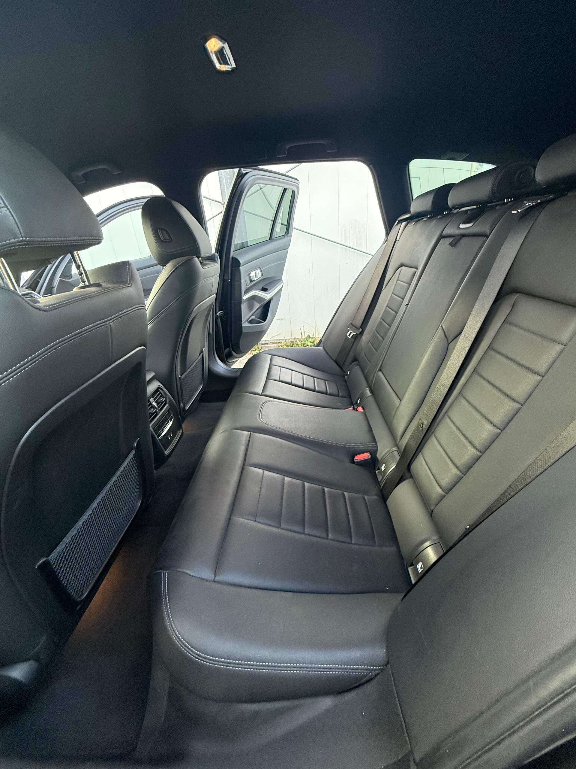 BMW 330e xDrive-image-6
