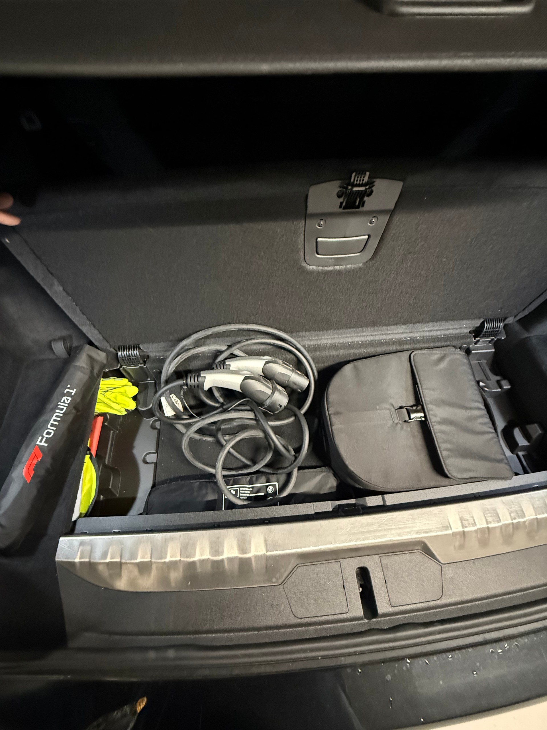 BMW 330e xDrive-image-9