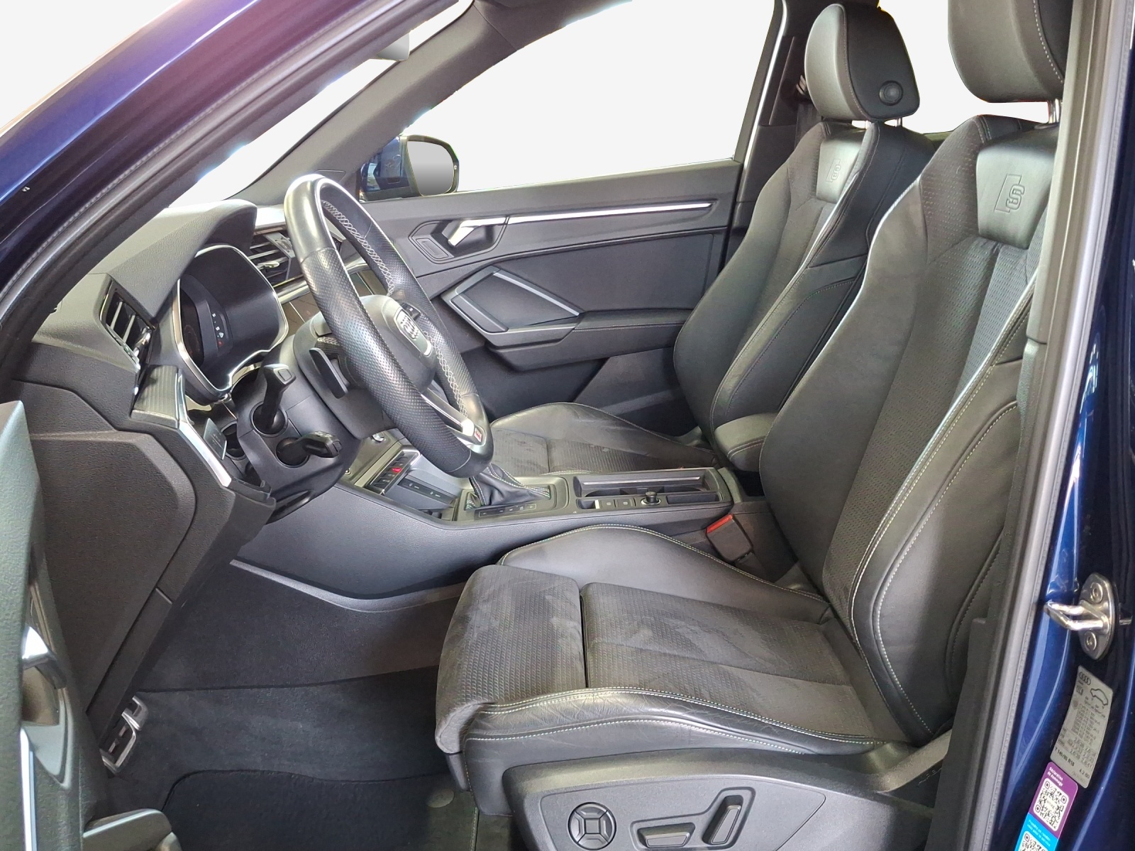 AUDI Q3 40 TFSI S line quattro S-tronic-image-7