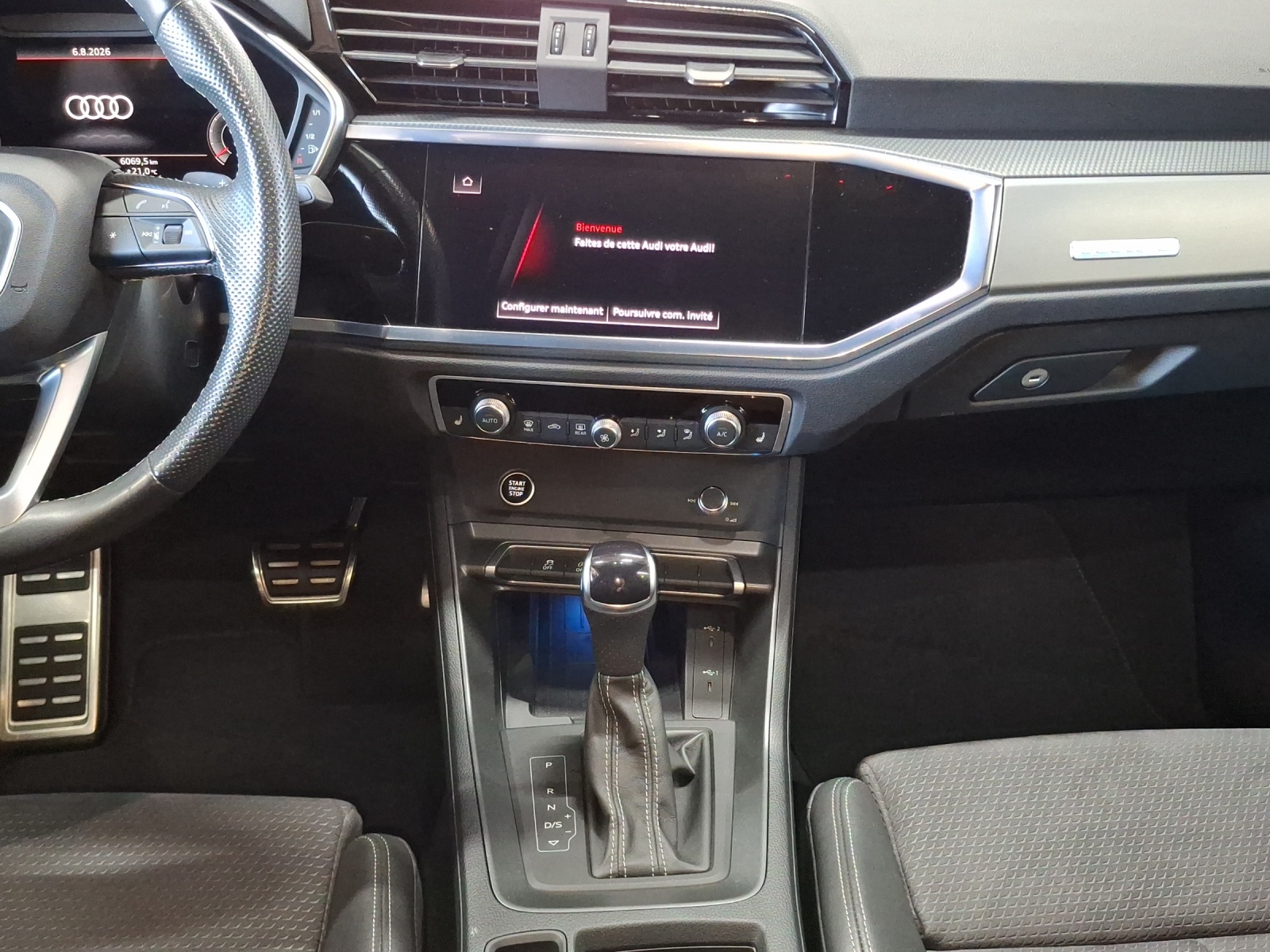 AUDI Q3 40 TFSI S line quattro S-tronic-image-10