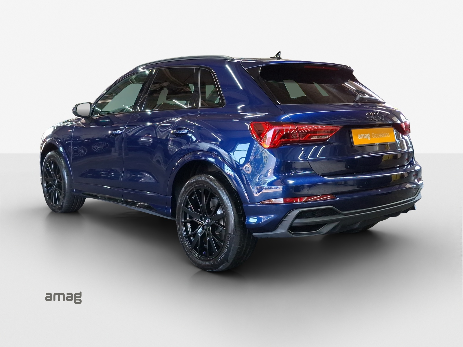 AUDI Q3 40 TFSI S line quattro S-tronic-image-2