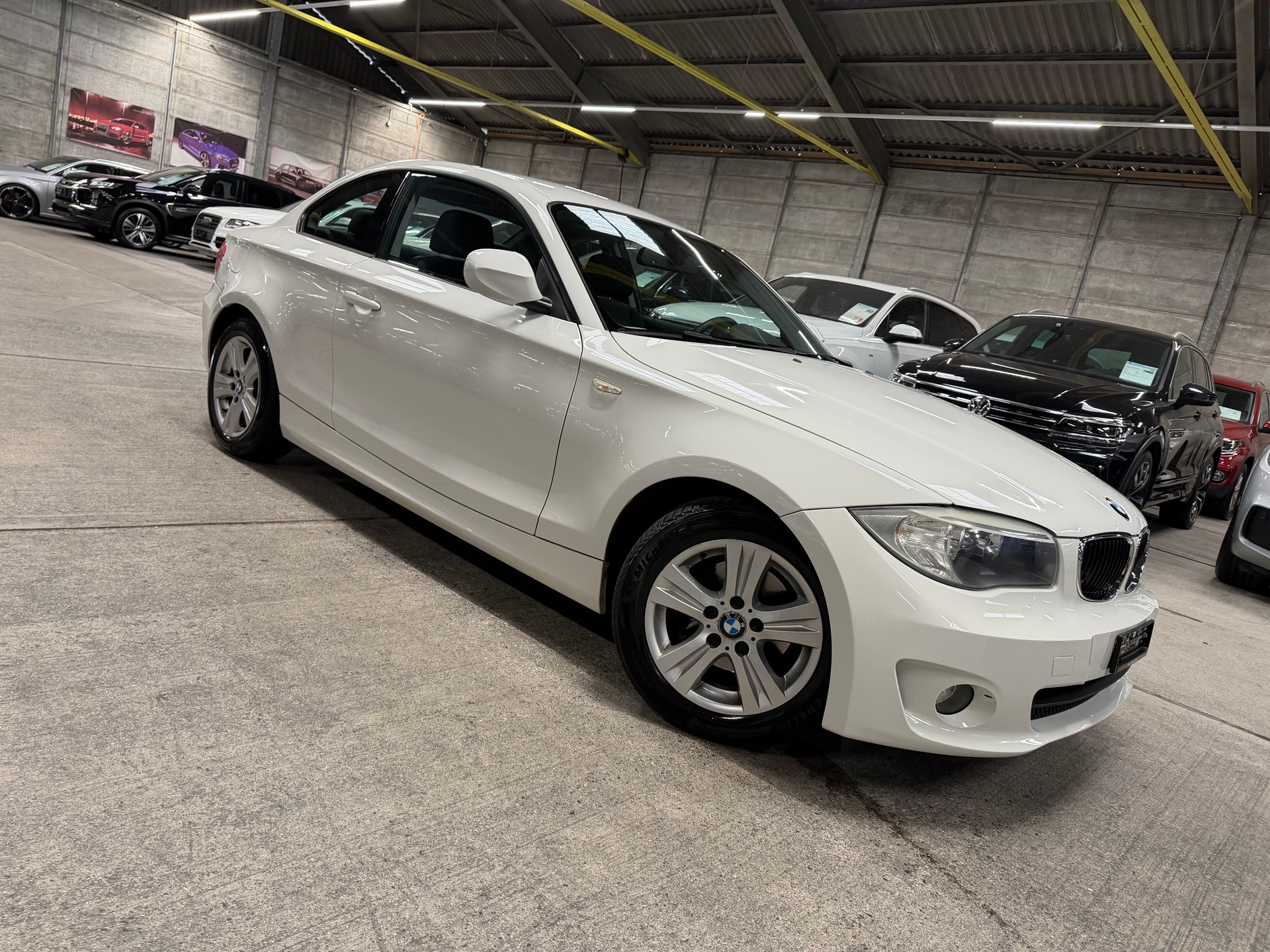 BMW 120i Coupé-image-1