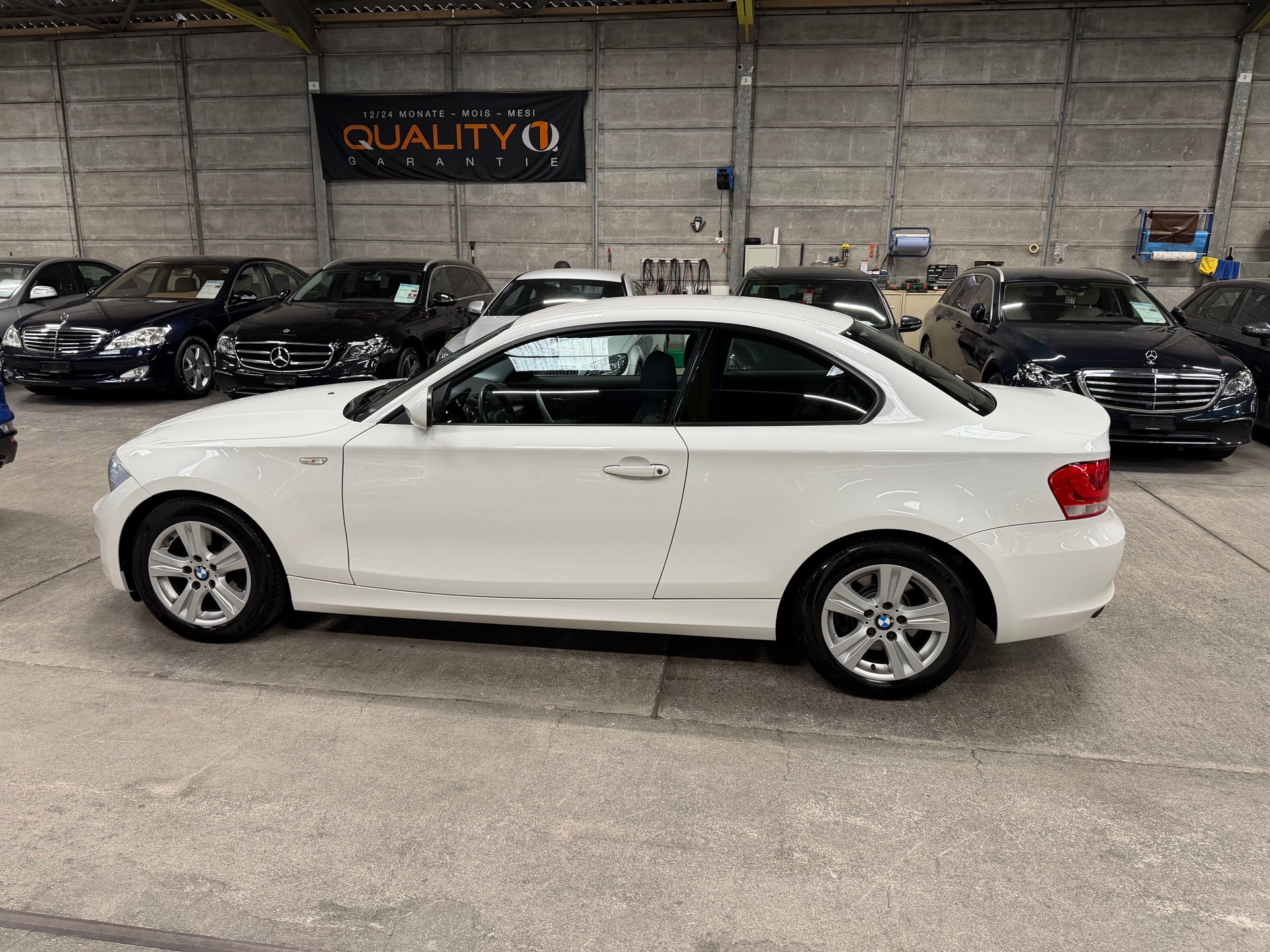 BMW 120i Coupé-image-8