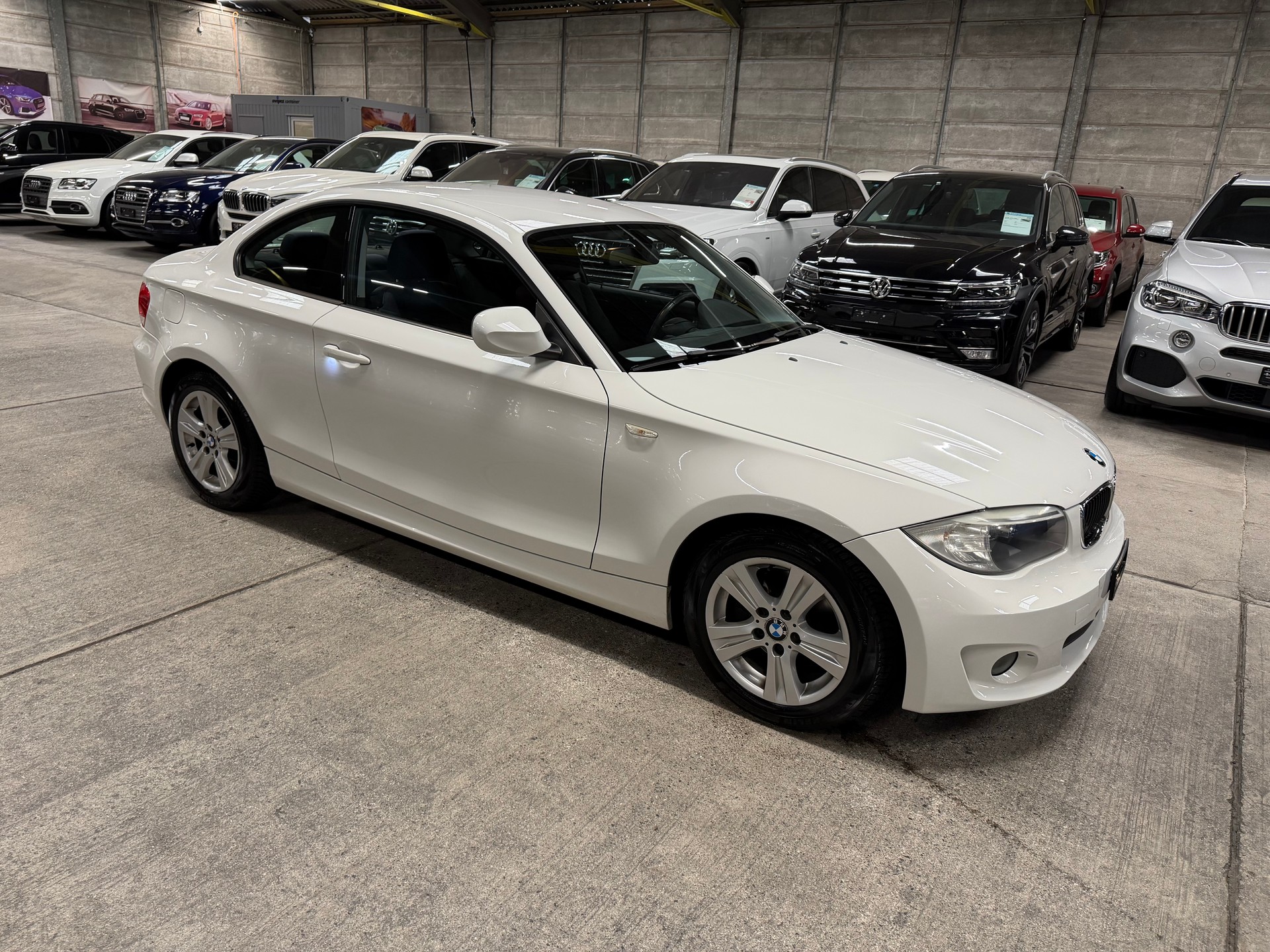 BMW 120i Coupé-image-3