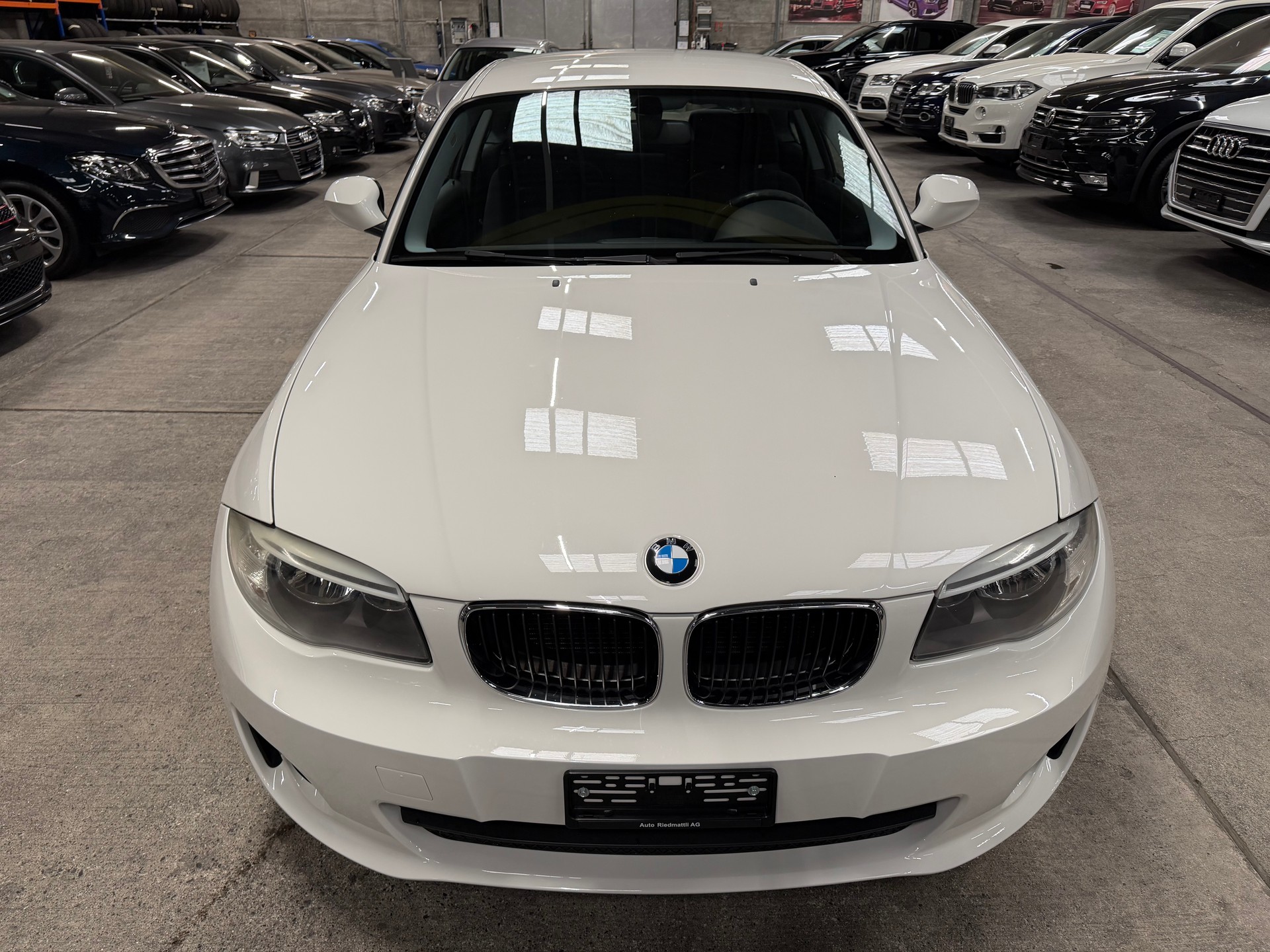 BMW 120i Coupé-image-11