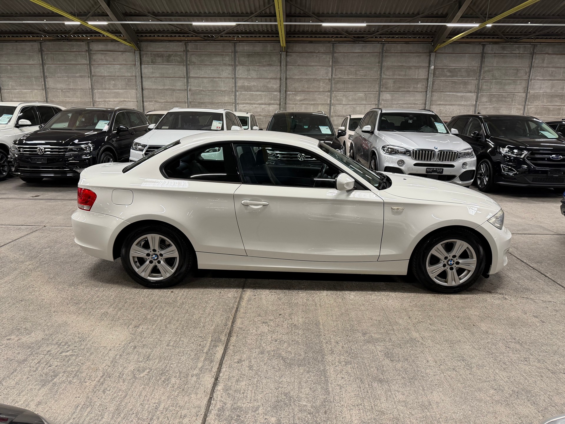 BMW 120i Coupé-image-4
