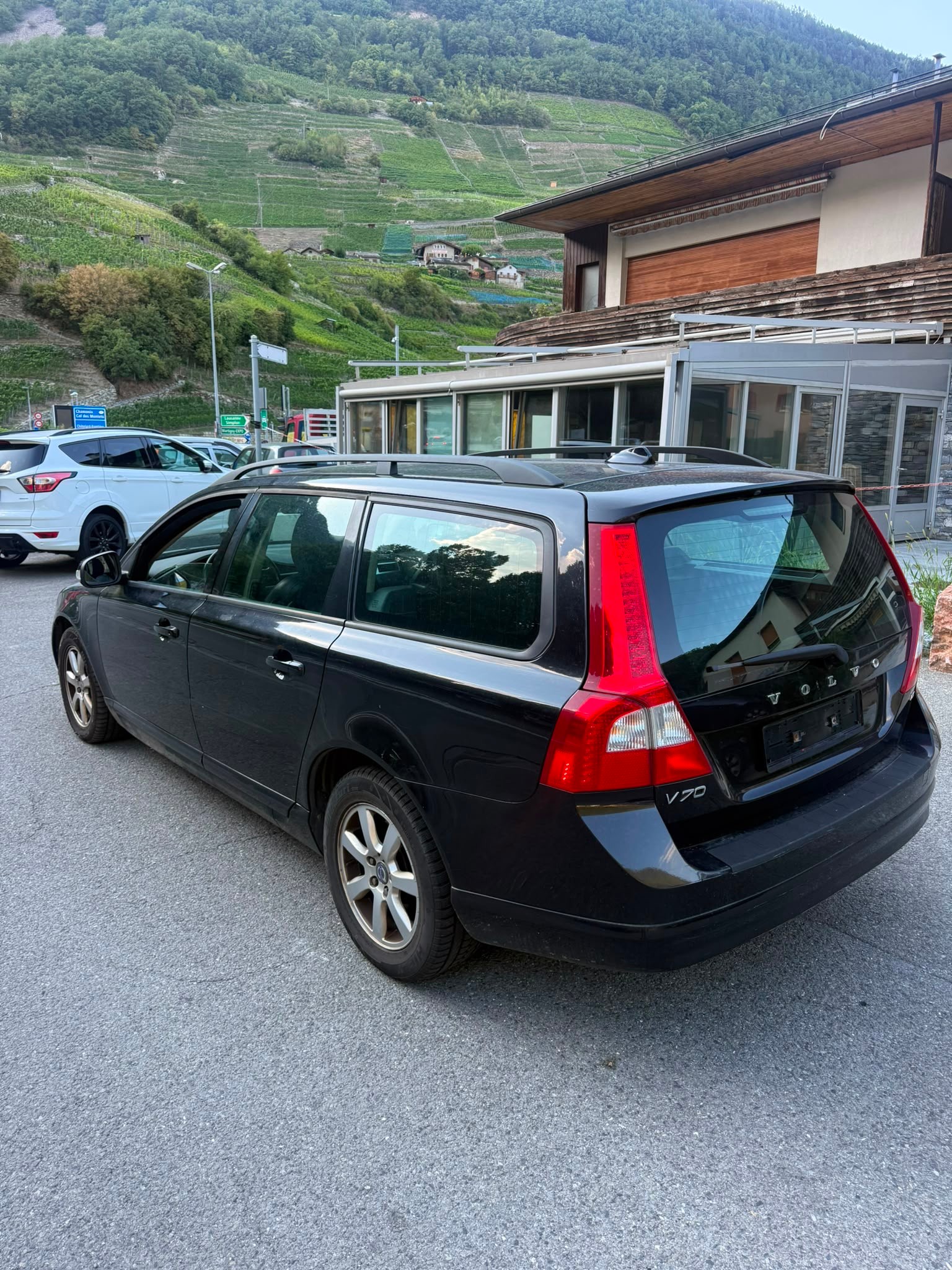 VOLVO V70 D5 Momentum Geartronic-image-5