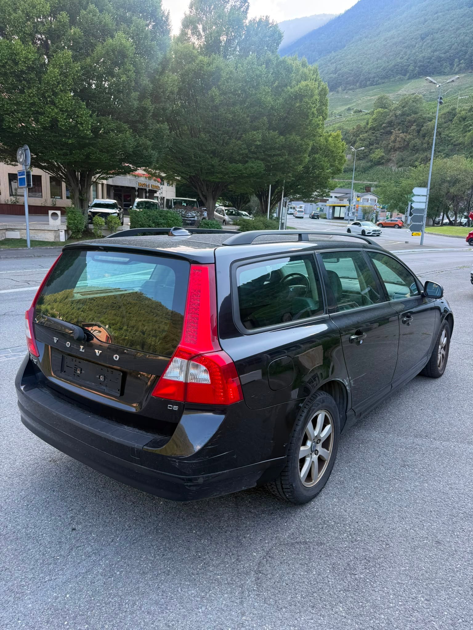 VOLVO V70 D5 Momentum Geartronic-image-3
