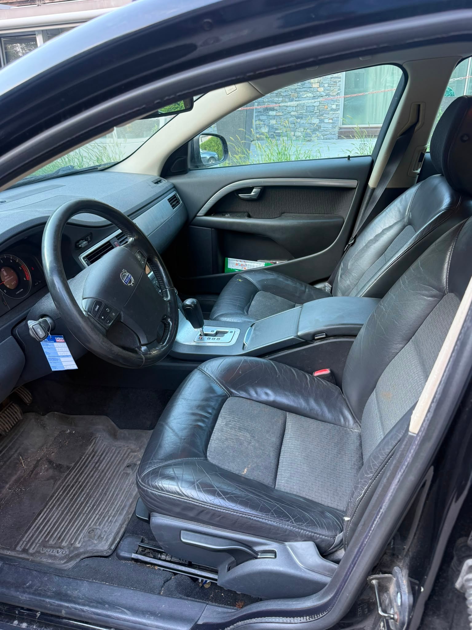 VOLVO V70 D5 Momentum Geartronic-image-7